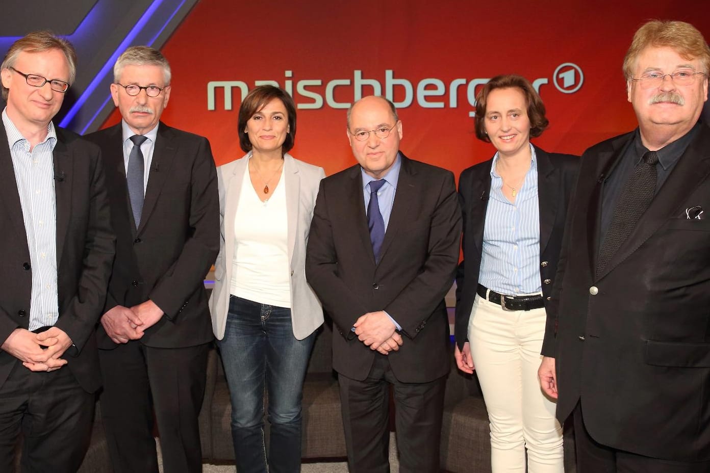 V.l.n.r.: Albrecht von Lucke, Thilo Sarrazin, Gregor Gysi, Beatrix von Storch und Elmar Brok waren zu Gast bei Sandra Maischberger (3.v.l.).