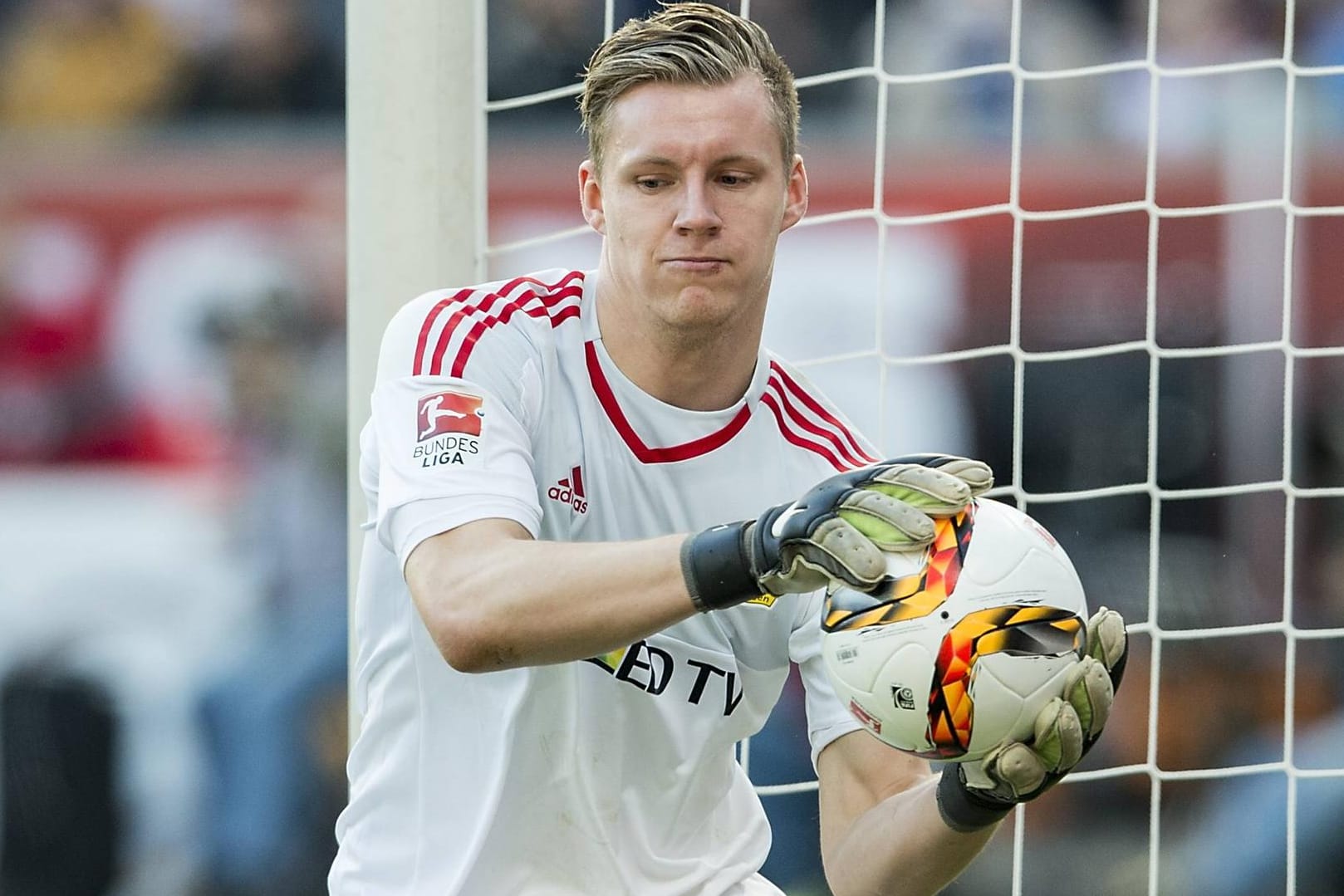 Torwart Bernd Leno beim Spiel gegen den HSV