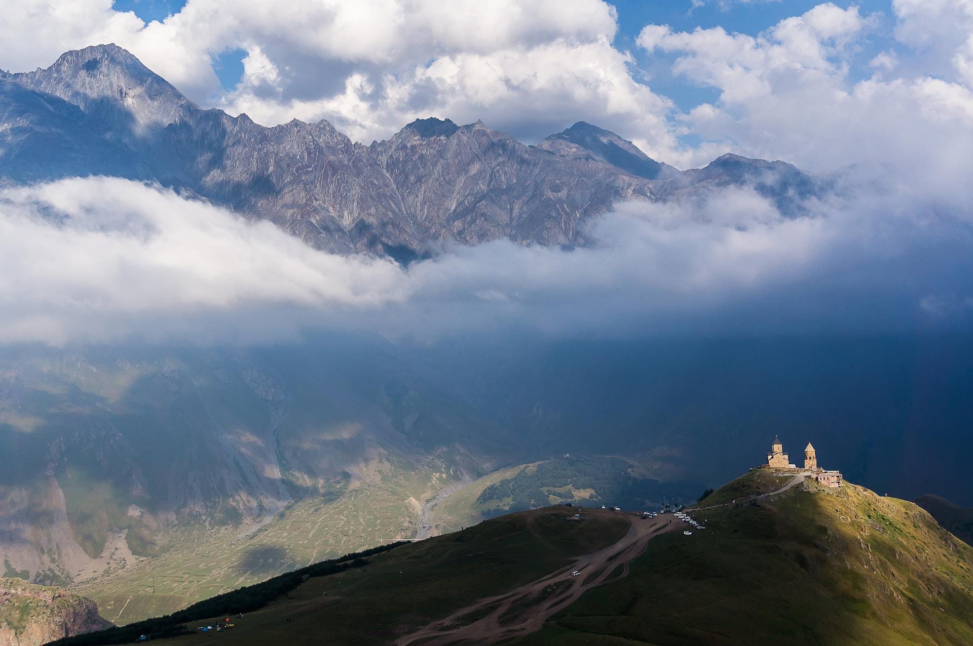 Wandern im wilden Kaukasus - Der Berg Kasbek in Georgien