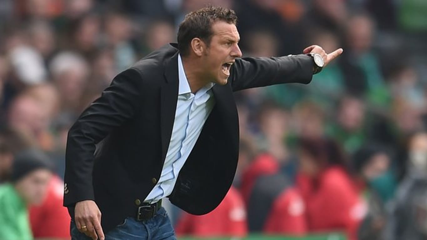 Augsburgs Trainer Markus Weinzierl beschwört sein Team im Spiel gegen Köln alles mitzunehmen: "Jedes Tor ist wichtig".