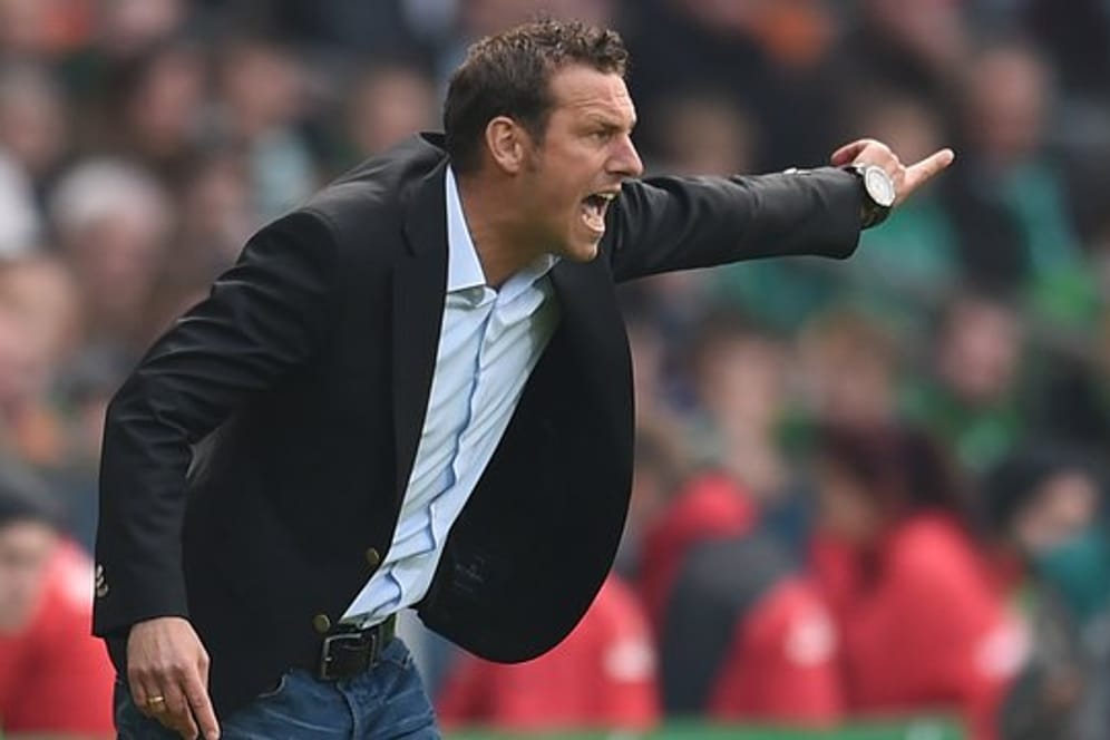 Augsburgs Trainer Markus Weinzierl beschwört sein Team im Spiel gegen Köln alles mitzunehmen: "Jedes Tor ist wichtig".