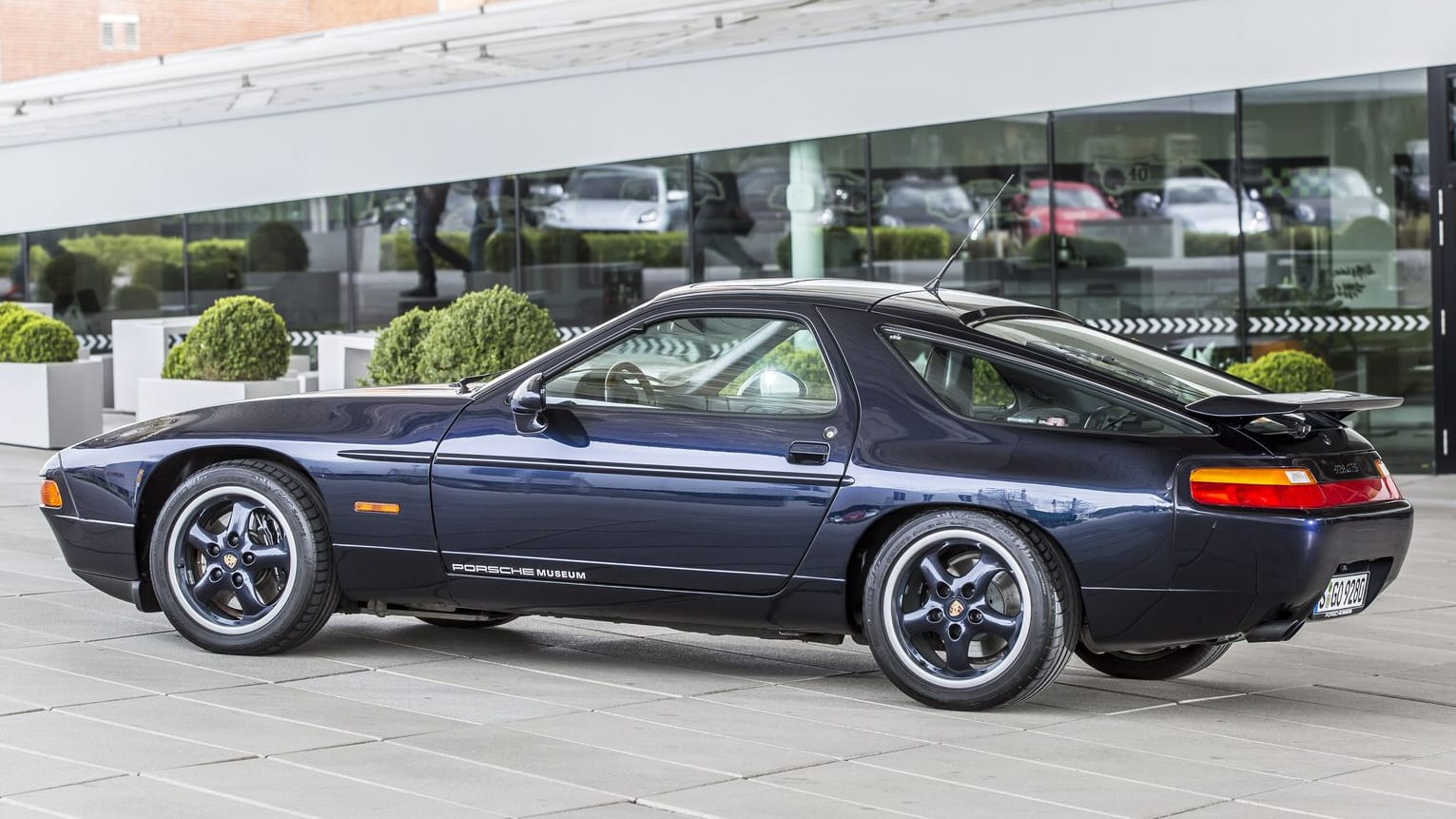 Porsche-Boss Wendelin Wiedeking fuhr einen Porsche 928 GTS als Dienstauto. Der Bolide verfügte über einen ungewöhnlichen Antrieb.