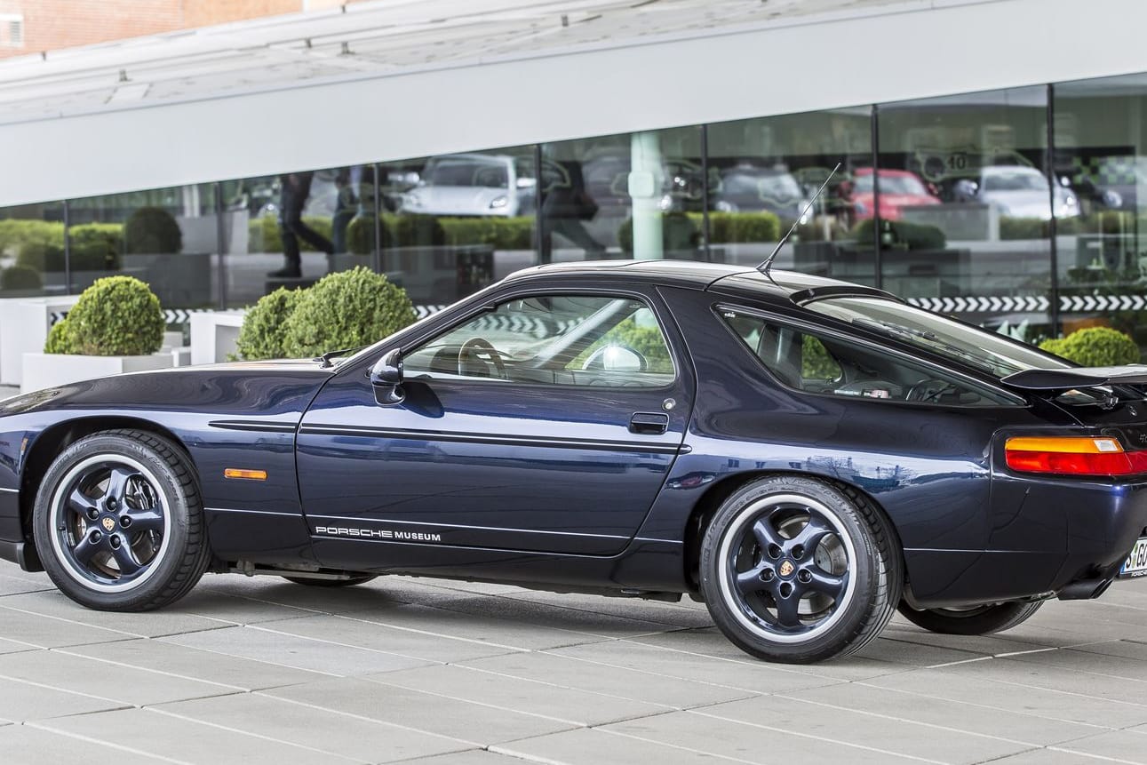 Porsche-Boss Wendelin Wiedeking fuhr einen Porsche 928 GTS als Dienstauto. Der Bolide verfügte über einen ungewöhnlichen Antrieb.