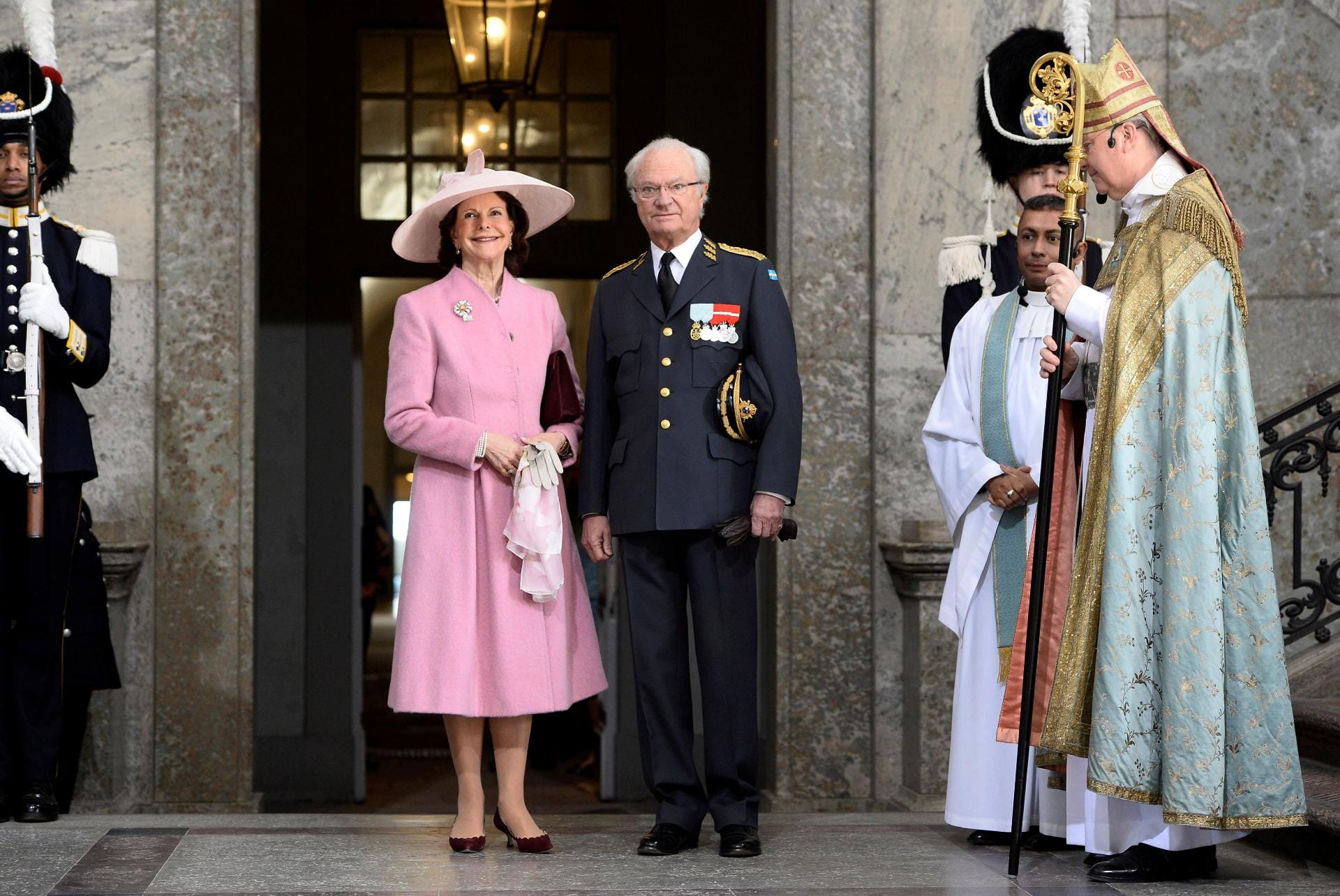 Sie alle sind zu seiner Geburtstagsfeier gekommen: König Carl Gustaf wurde 70 Jahre alt. Seine Frau Königin Silvia begleitete ihren Mann in einem rosafarbenen Kleid.