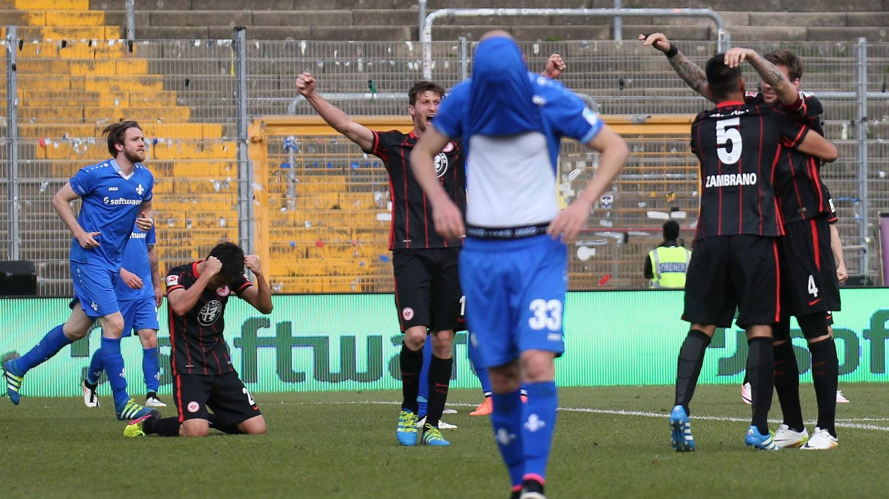 Erleichterung bei Eintracht Frankfurt: Die SGE gewinnt das Derby gegen den SV Darmstadt 98.