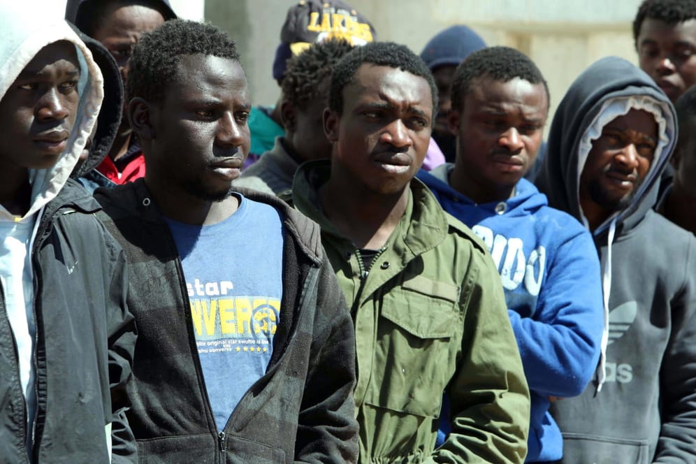 Libysche Flüchtlinge nach einem Versuch, nach Europa zu fliehen.