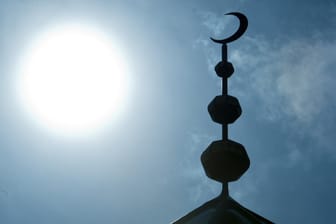 Gefahr von Extremisten: Der Verfassungsschutz lässt 90 Moscheen beobachten.