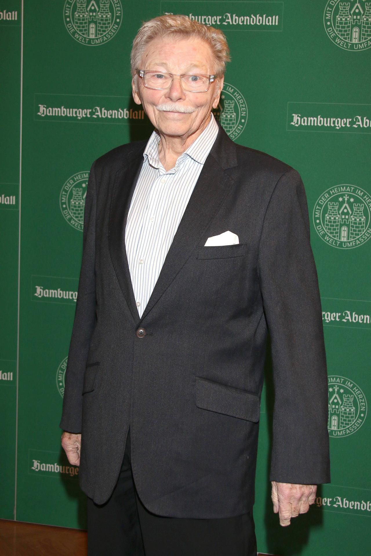 Der deutsche Schauspieler, Hörbuch- und Synchronsprecher Uwe Friedrichsen ist am 30. April im Alter von 81 Jahren gestorben. Er soll einem Krebsgeschwür im Kopf erlegen sein.