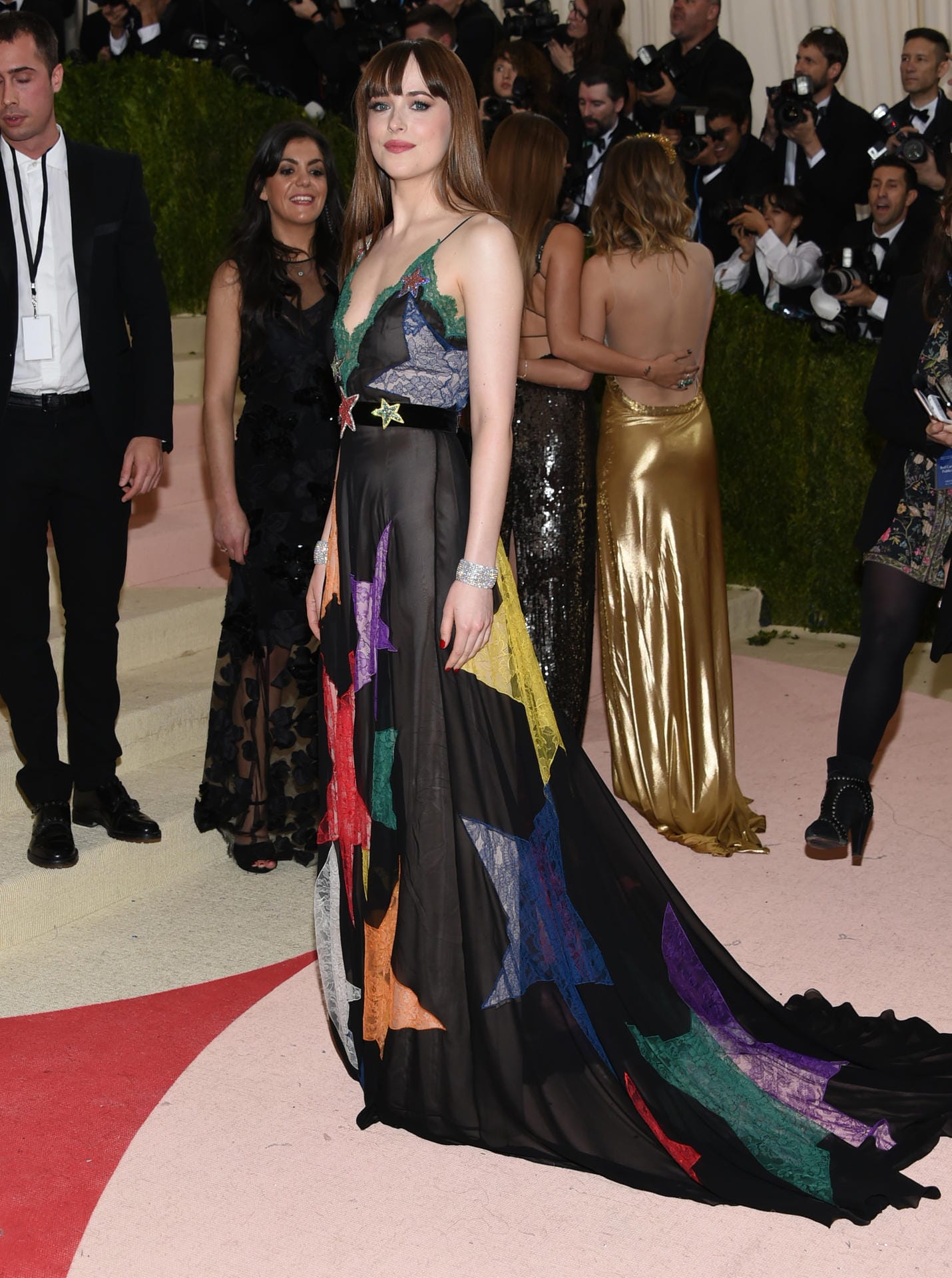 A Star is born? Mit diesem Kleid eher nicht. "Fifty Shades of Grey"-Schauspielerin Dakota Johnson in einem Sternen-Etwas.