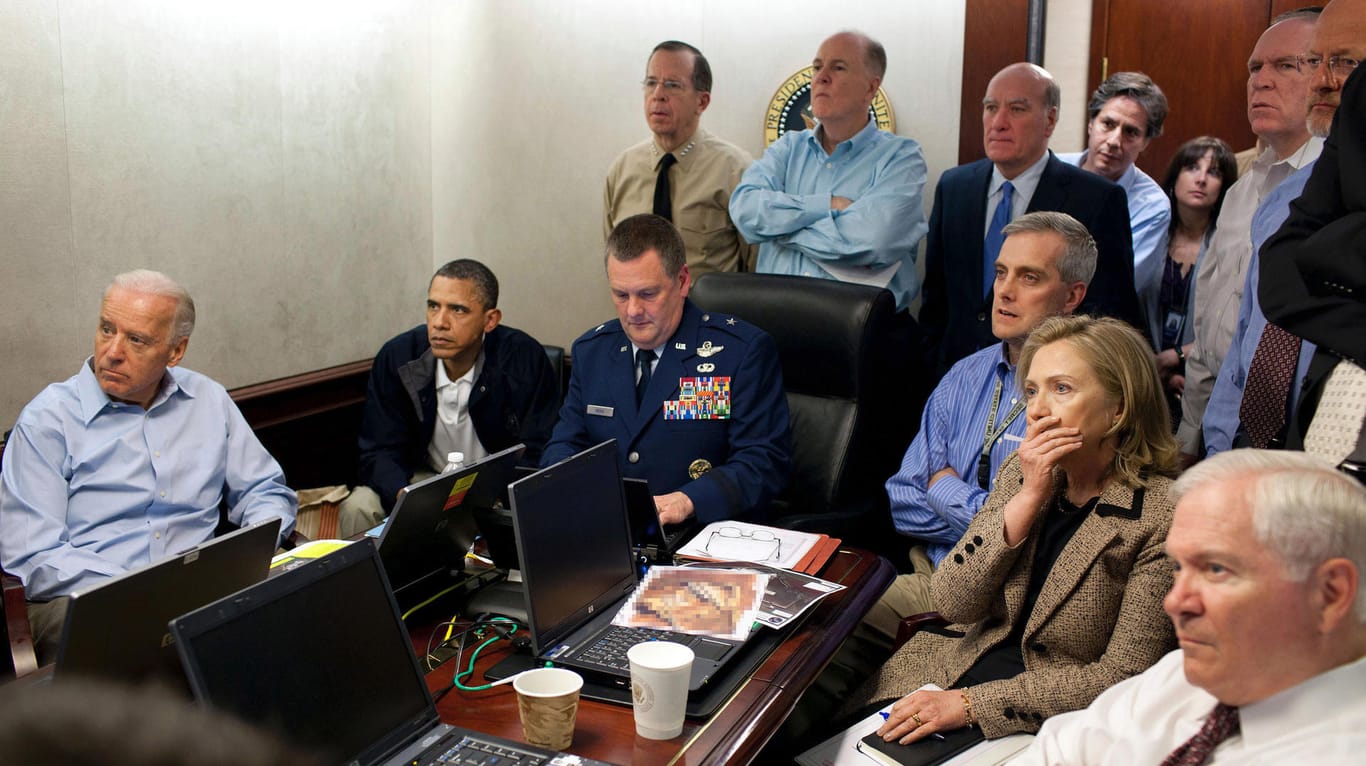 Das Bild, das nach der Tötung von Bin Laden um die Welt ging: US-Präsident Barack Obama verfolgt den Einsatz auf einem Bildschirm im Weißen Haus.