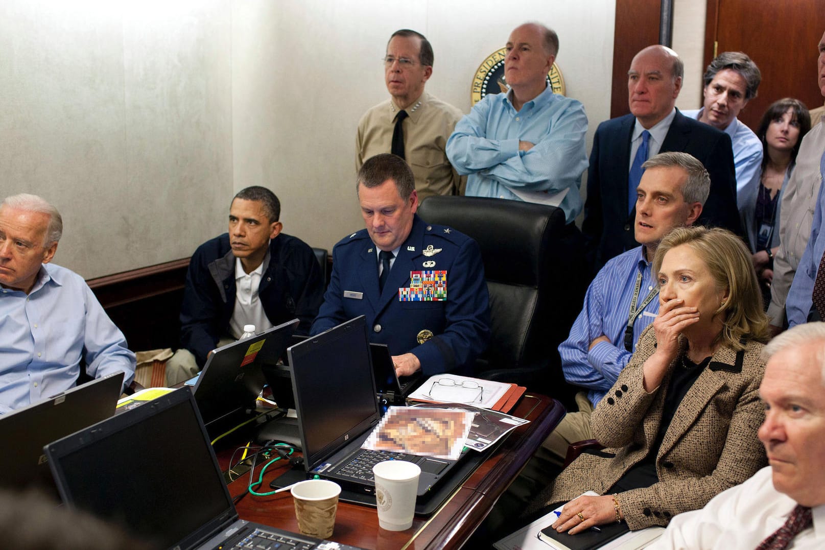 Das Bild, das nach der Tötung von Bin Laden um die Welt ging: US-Präsident Barack Obama verfolgt den Einsatz auf einem Bildschirm im Weißen Haus.