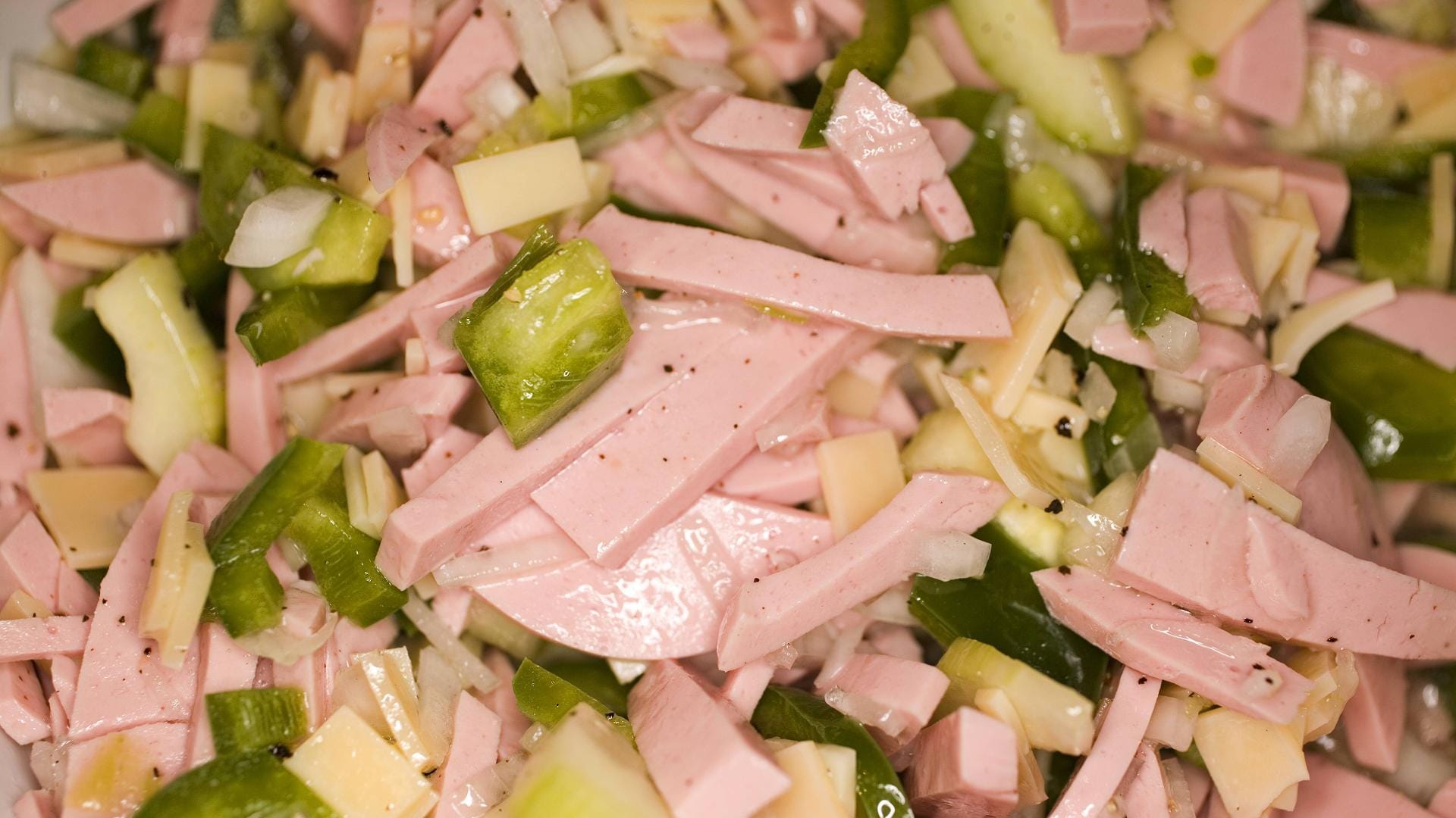 Schweizer Wurstsalat ist ein Klassiker aus dem Alpenraum.