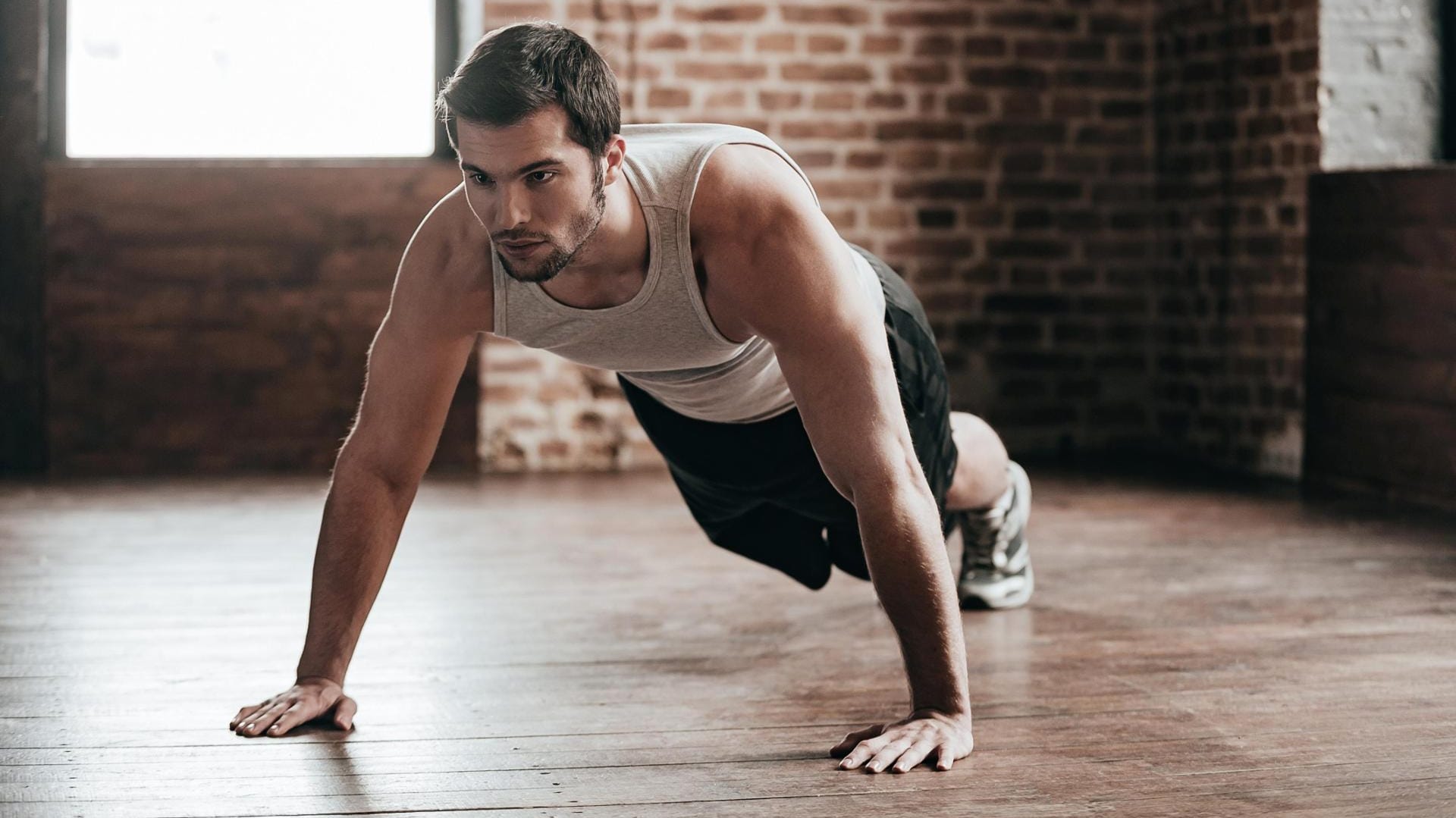 Der Liegestütz ist das Hauptelement des Burpees.