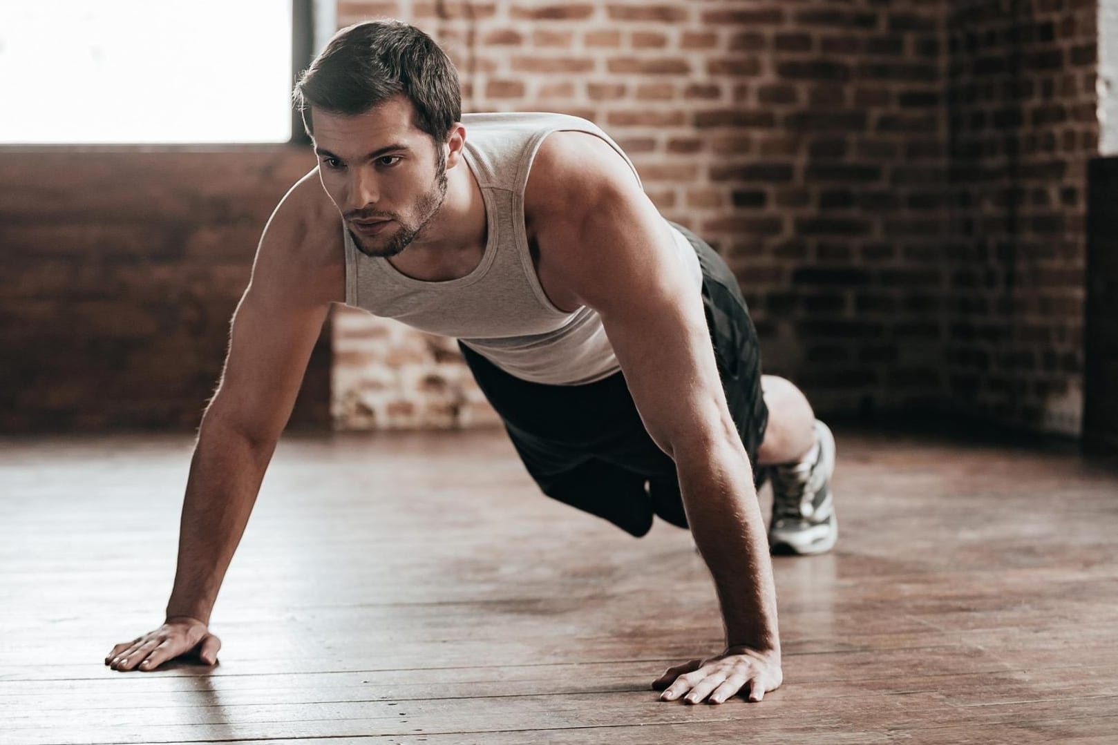 Der Liegestütz ist das Hauptelement des Burpees.