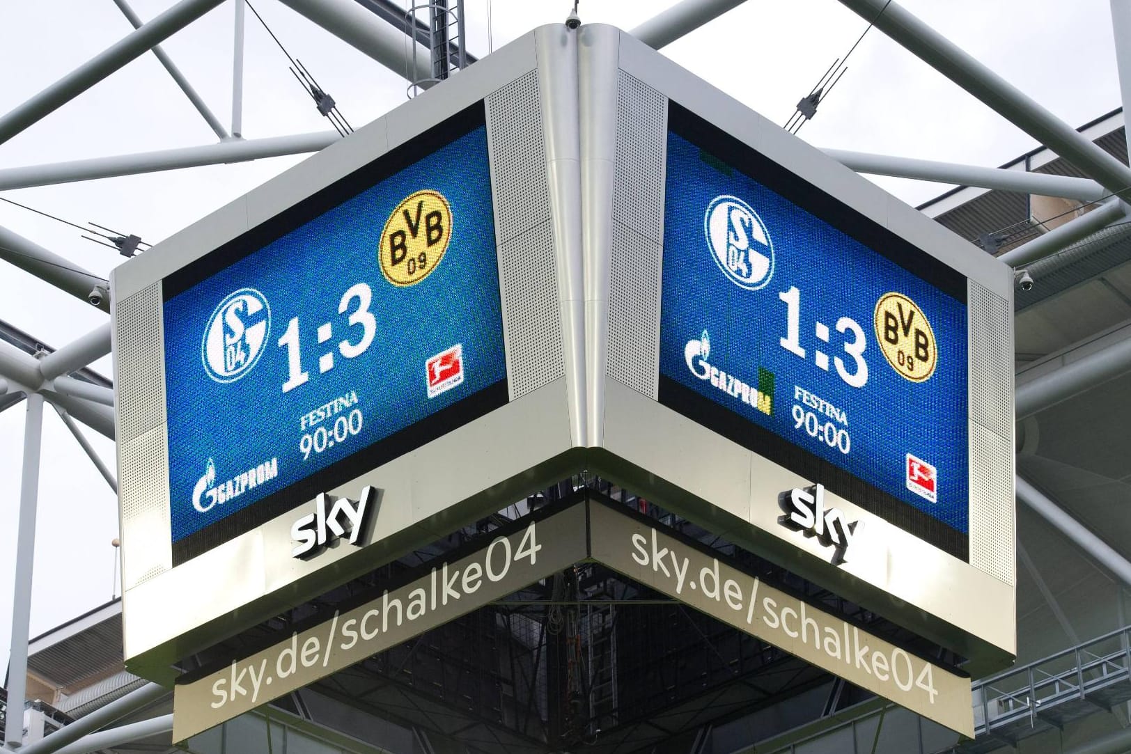 Hat bald ausgedient: Schalke 04 bekommt zur neuen Spielzeit einen neuen Videowürfel in der Arena.