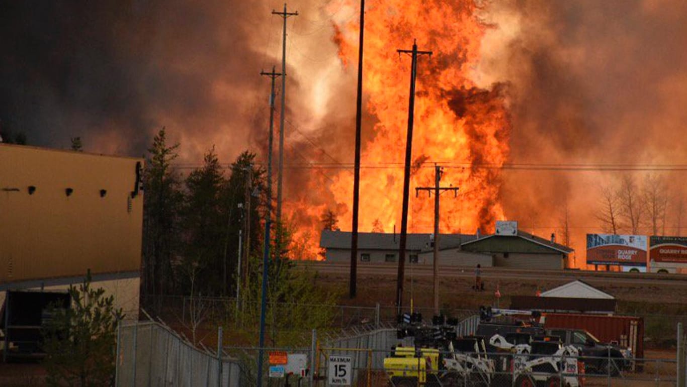 Riesige Flammen wüten in der kanadischen Stadt Fort McMurray.