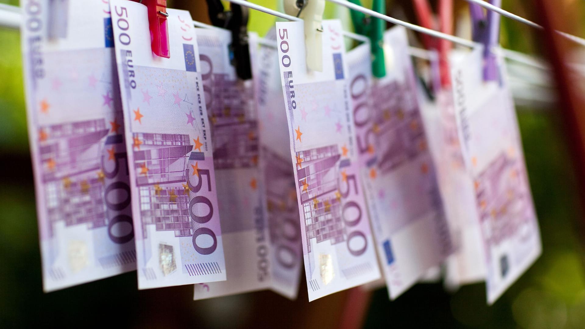 Normalbürger haben sie ohnehin nur selten gesehen: In Zukunft sollen mit der Abschaffung der 500er kriminelle Machenschaften erschwert werden. Normalbürger haben sie ohnehin nur selten gesehen: In Zukunft sollen mit der Abschaffung der 500er kriminelle Machenschaften erschwert werden.