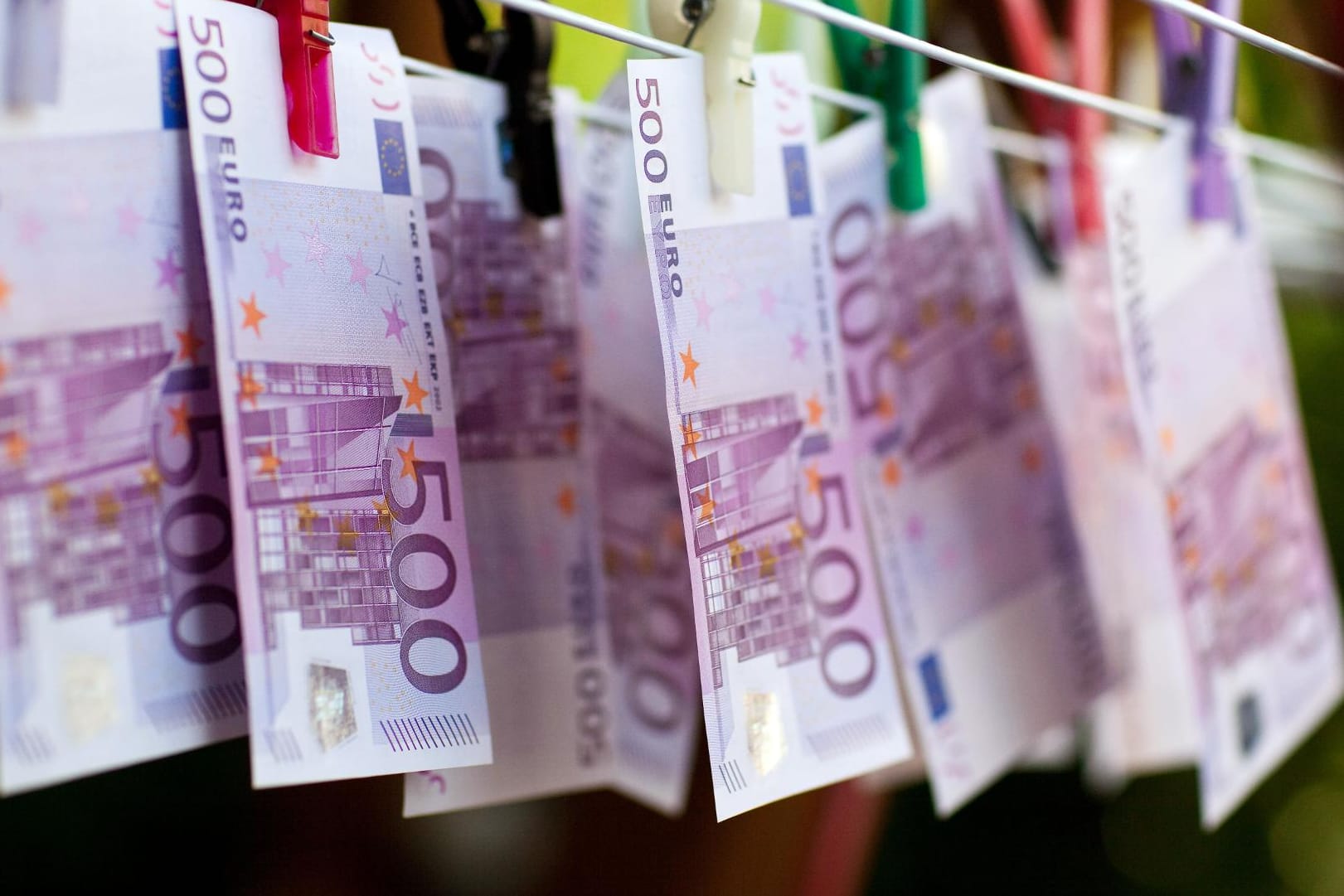 Normalbürger haben sie ohnehin nur selten gesehen: In Zukunft sollen mit der Abschaffung der 500er kriminelle Machenschaften erschwert werden. Normalbürger haben sie ohnehin nur selten gesehen: In Zukunft sollen mit der Abschaffung der 500er kriminelle Machenschaften erschwert werden.