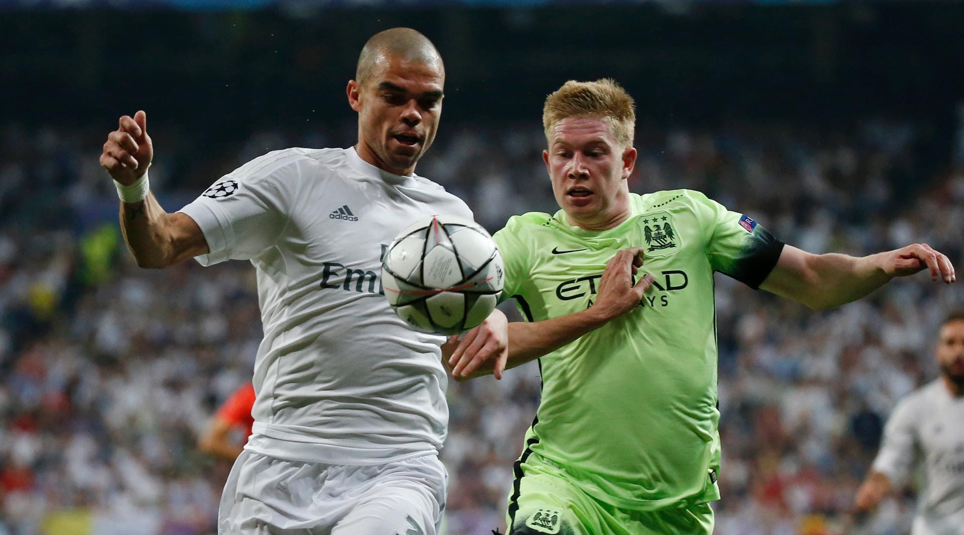 Madrids Pepe (li.) im Duell mit dem einstigen Wolfsburger Kevin De Bruyne.