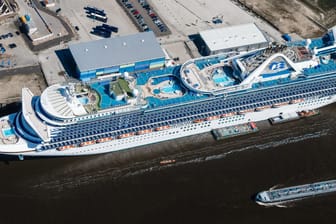 Das Kreuzfahrtschiff "Caribbean Princess" ist eines von neun großen Kreuzfahrtschiffen, die den diesjährigen Hafengeburtstag besuchen.