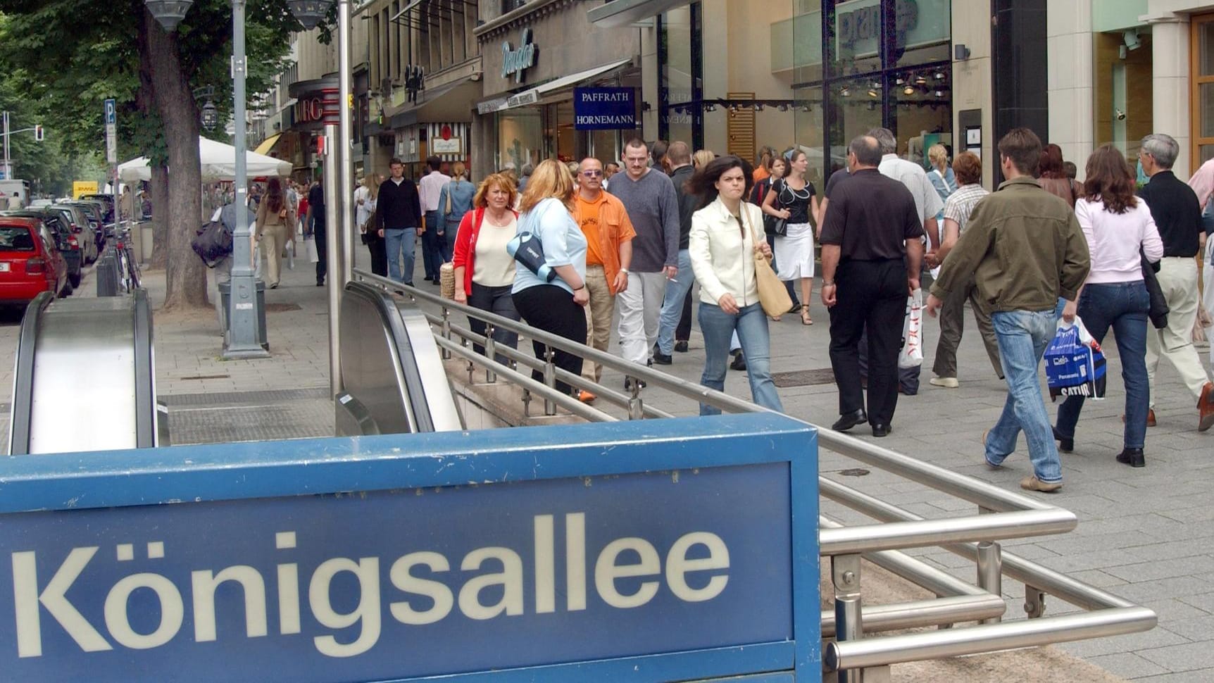 Einkaufsstraße Düsseldorfer Königsallee: Die deutsche Mittelschicht wird kleiner - und davon profitieren nur manche.