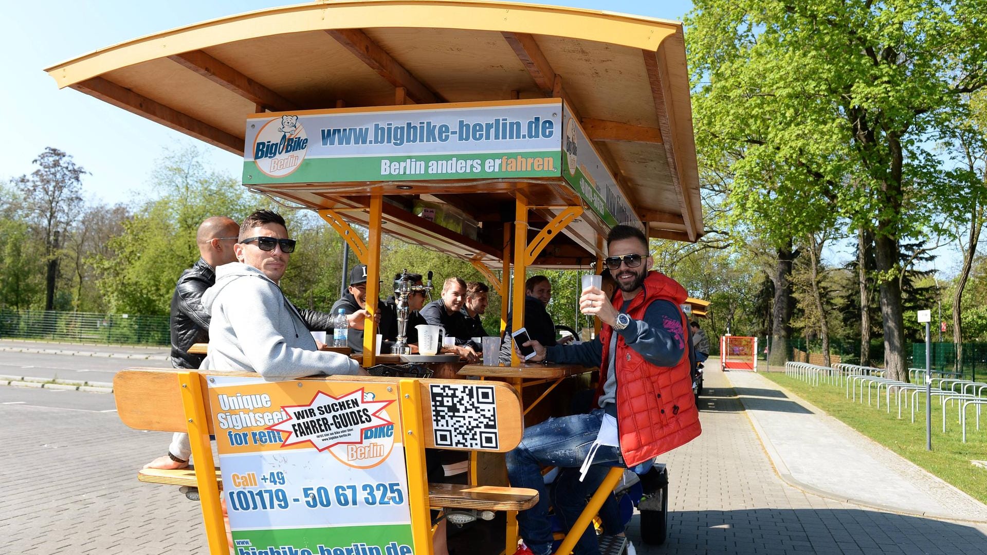 Union Berlin: Am Vatertag fuhr die Mannschaft mit "Big Bikes" durch Berlin-Köpenick. Union Berlin: Am Vatertag fuhr die Mannschaft mit "Big Bikes" durch Berlin-Köpenick.