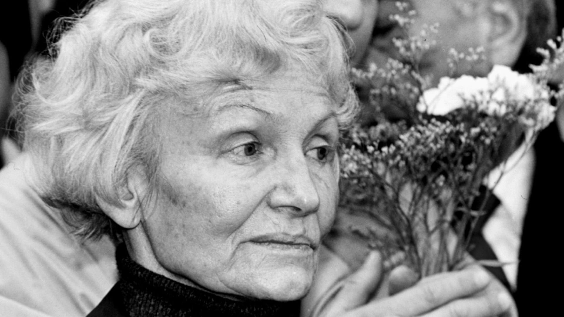 Margot Honecker kommt 1927 in Halle an der Saale als Margot Feist zur Welt.