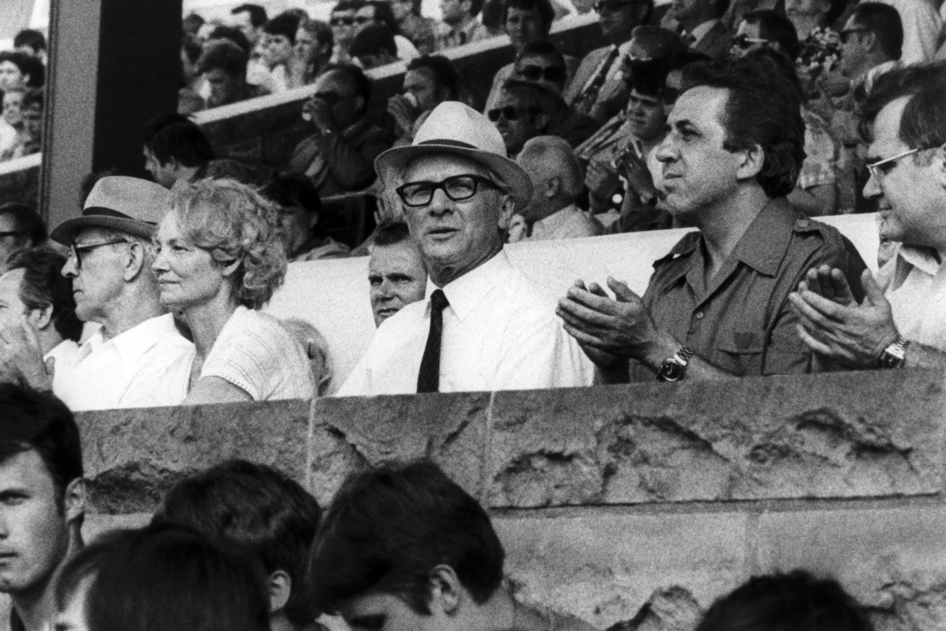 An der Spitze des DDR-Staates: Margot Honecker als Kulturministerin, Generalsekretär Erich Honecker und Egon Krenz (von links)