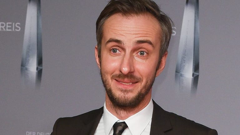 Jan Böhmermann möchte in seiner ersten "Neo Magazin Royale"-Sendung nach der freiwilligen TV-Auszeit nur Gags seiner Zuschauer bringen.