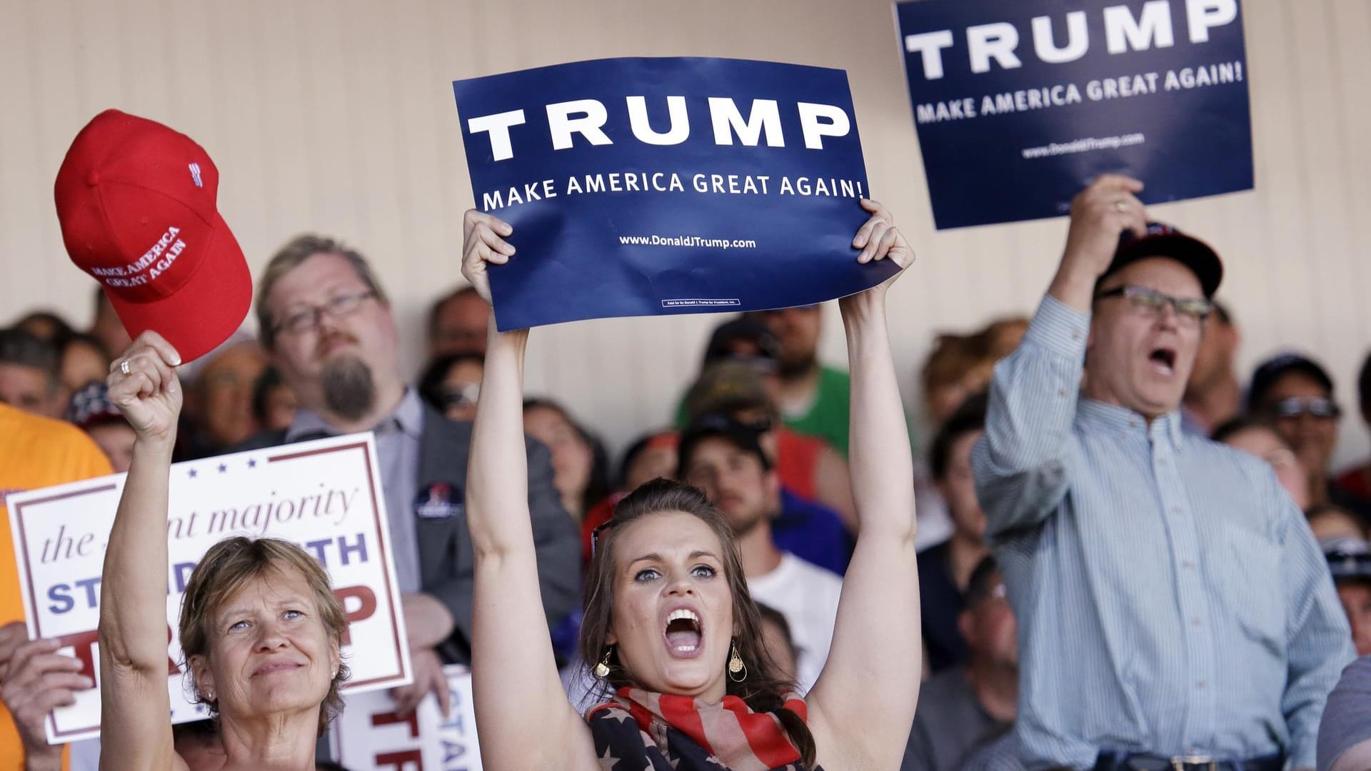 Fans von Donald Trump bejubeln den mittlerweile einzigen Präsidentschaftskandidaten der Republikaner. Fans von Donald Trump bejubeln den mittlerweile einzigen Präsidentschaftskandidaten der Republikaner.