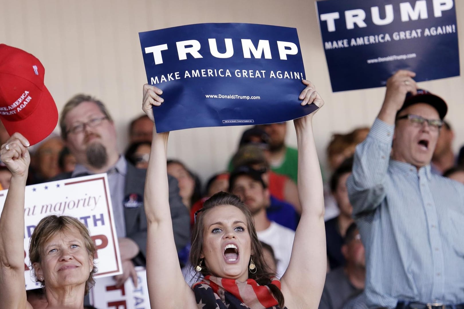 Fans von Donald Trump bejubeln den mittlerweile einzigen Präsidentschaftskandidaten der Republikaner.