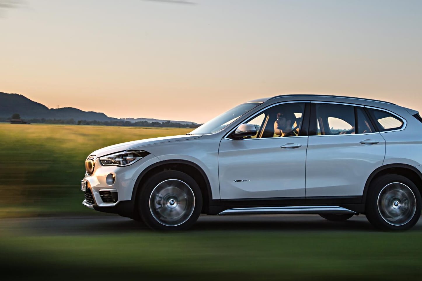 Der bärenstarke BMW X1 xDrive 25d in Fahrt.