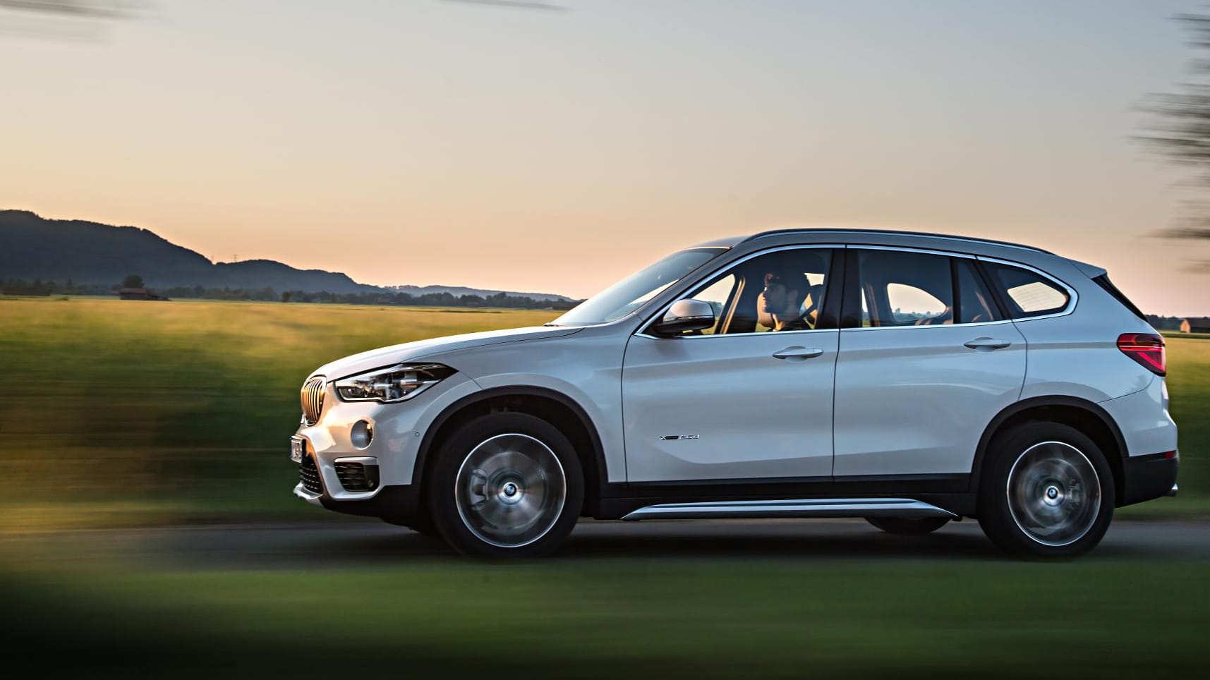 Der bärenstarke BMW X1 xDrive 25d in Fahrt.