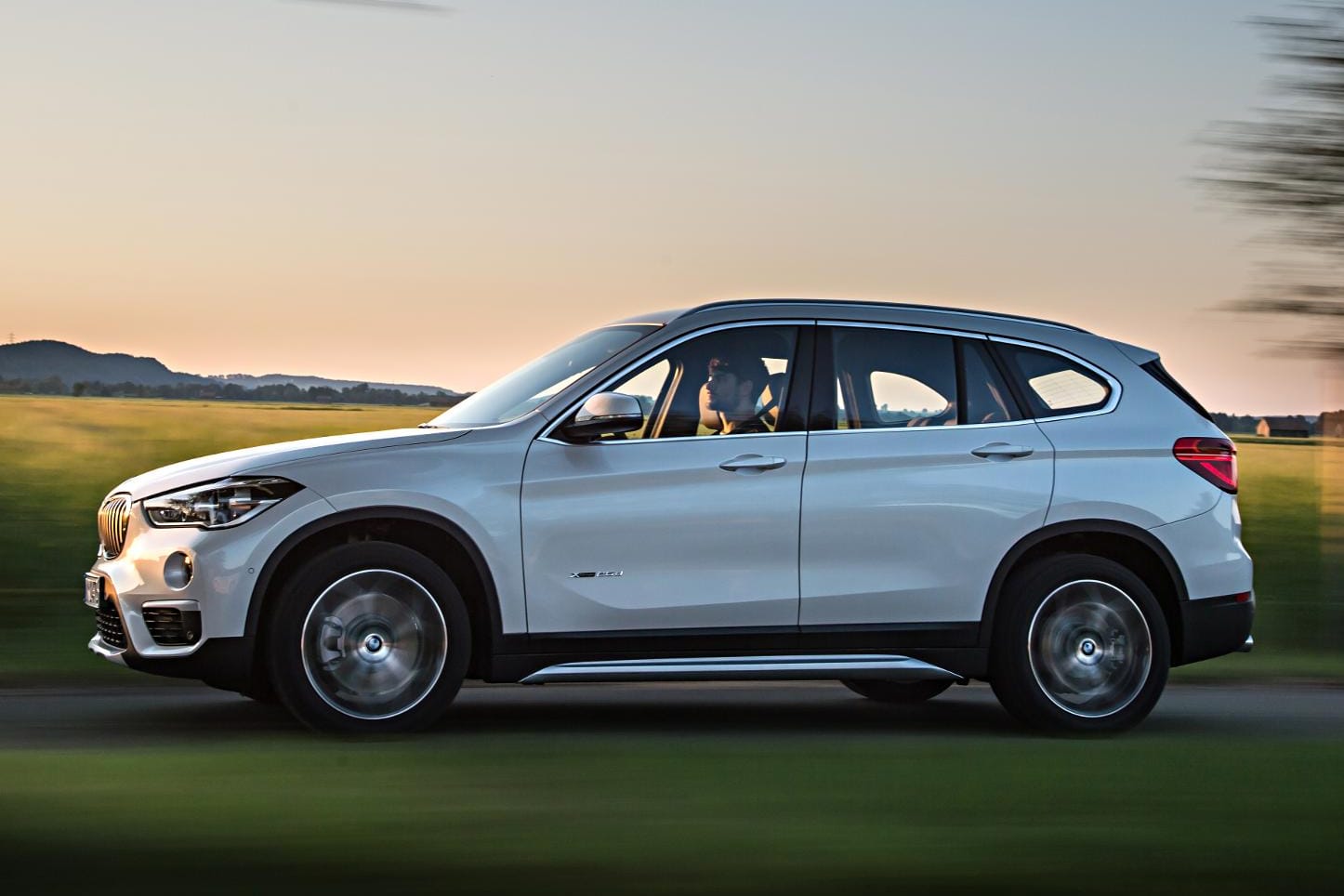 Der bärenstarke BMW X1 xDrive 25d in Fahrt.