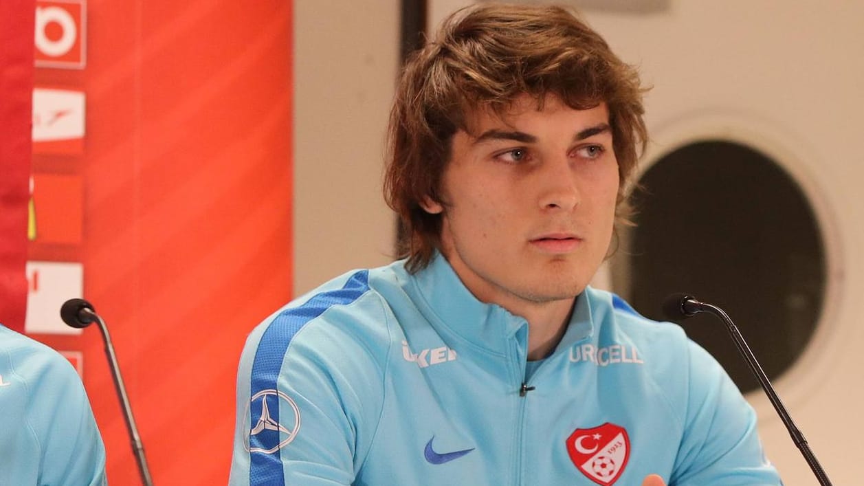 Der türkische Nationalspieler Caglar Söyüncü steht angeblich vor einem Wechsel zum SC Freiburg. Der türkische Nationalspieler Caglar Söyüncü steht angeblich vor einem Wechsel zum SC Freiburg.