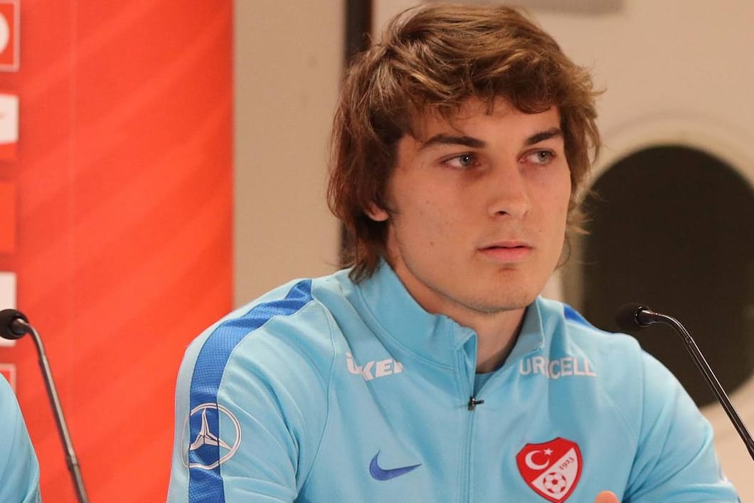 Der türkische Nationalspieler Caglar Söyüncü steht angeblich vor einem Wechsel zum SC Freiburg.