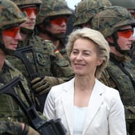 Ursula von der Leyen bekommt mehr Geld und Personal für die Bundeswehr.