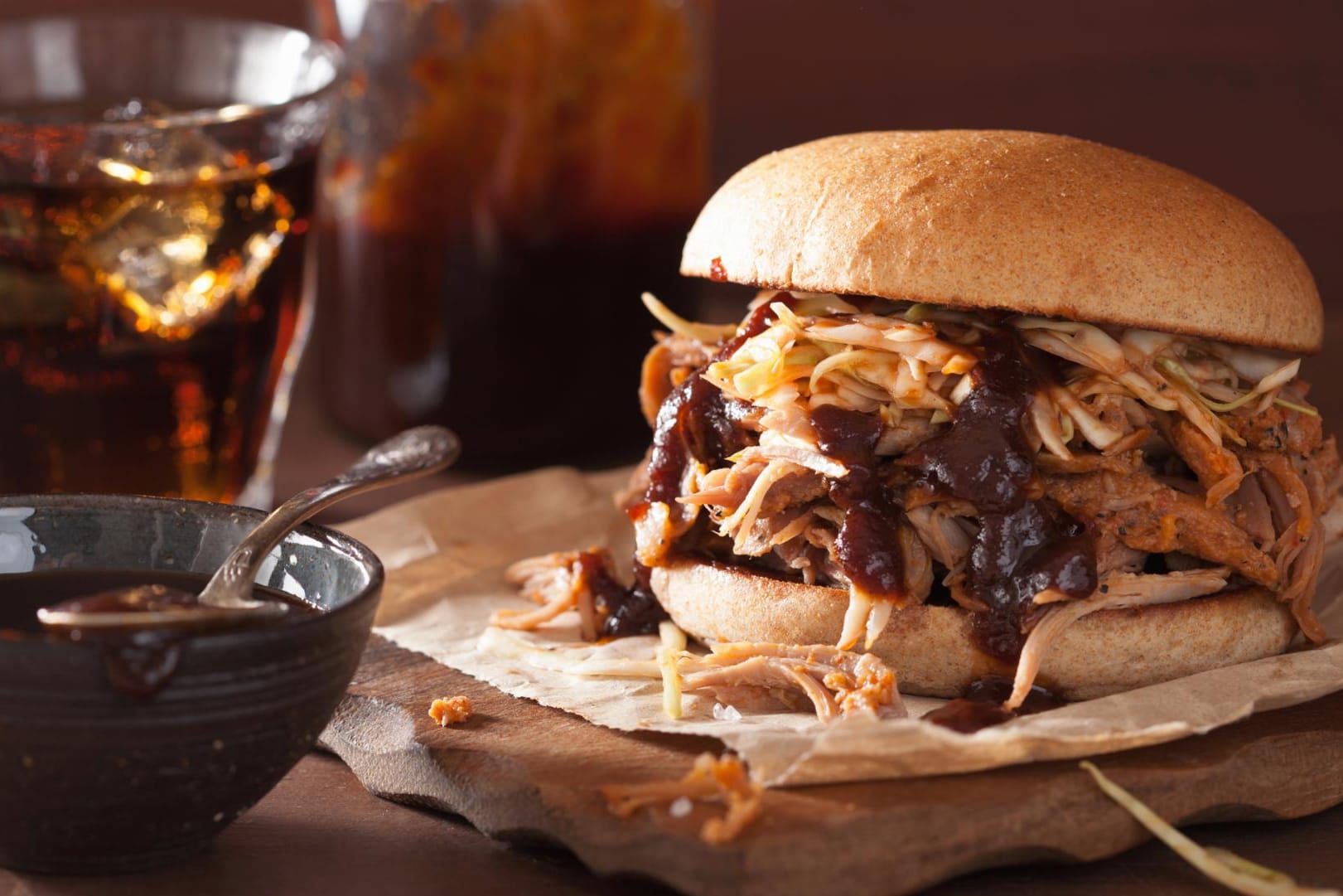 Der Pulled-Pork-Burger ist ein Klassiker aus der US-Küche.