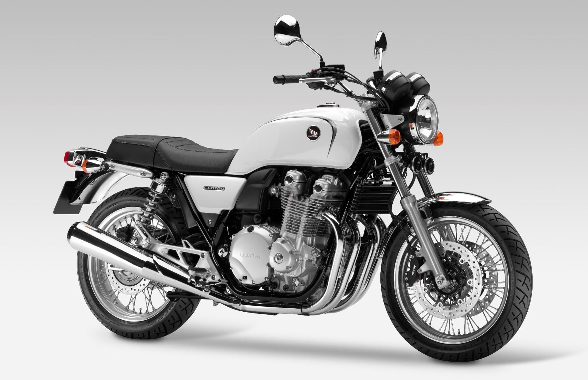 Kein Cafe Racer oder Scrambler, doch die Honda CB1100 EX präsentiert sich als lupenreines Retro-Bike im Stil der 70er.