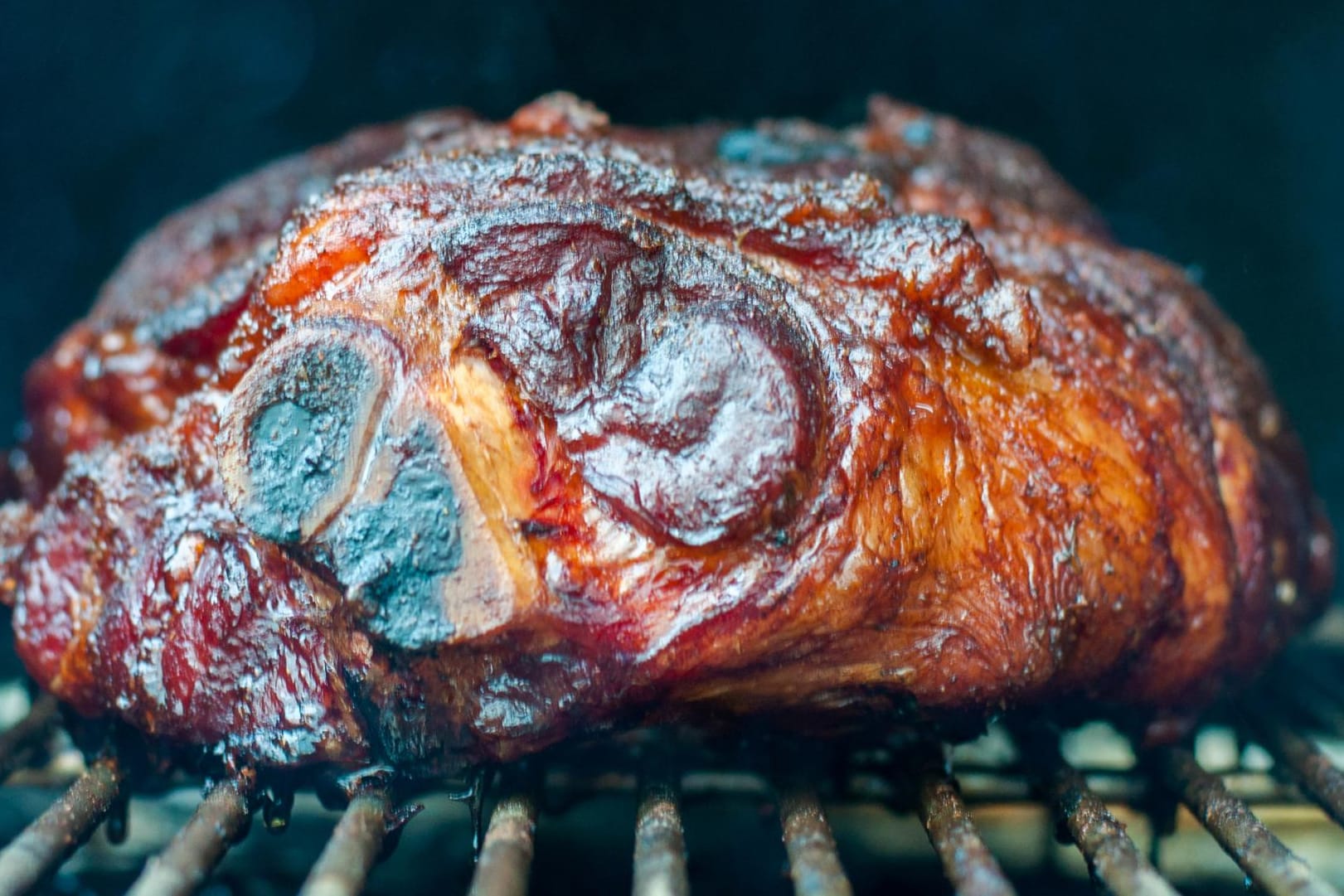 Pulled Pork kann auf unterschiedlichen Grills zubereitet werden.