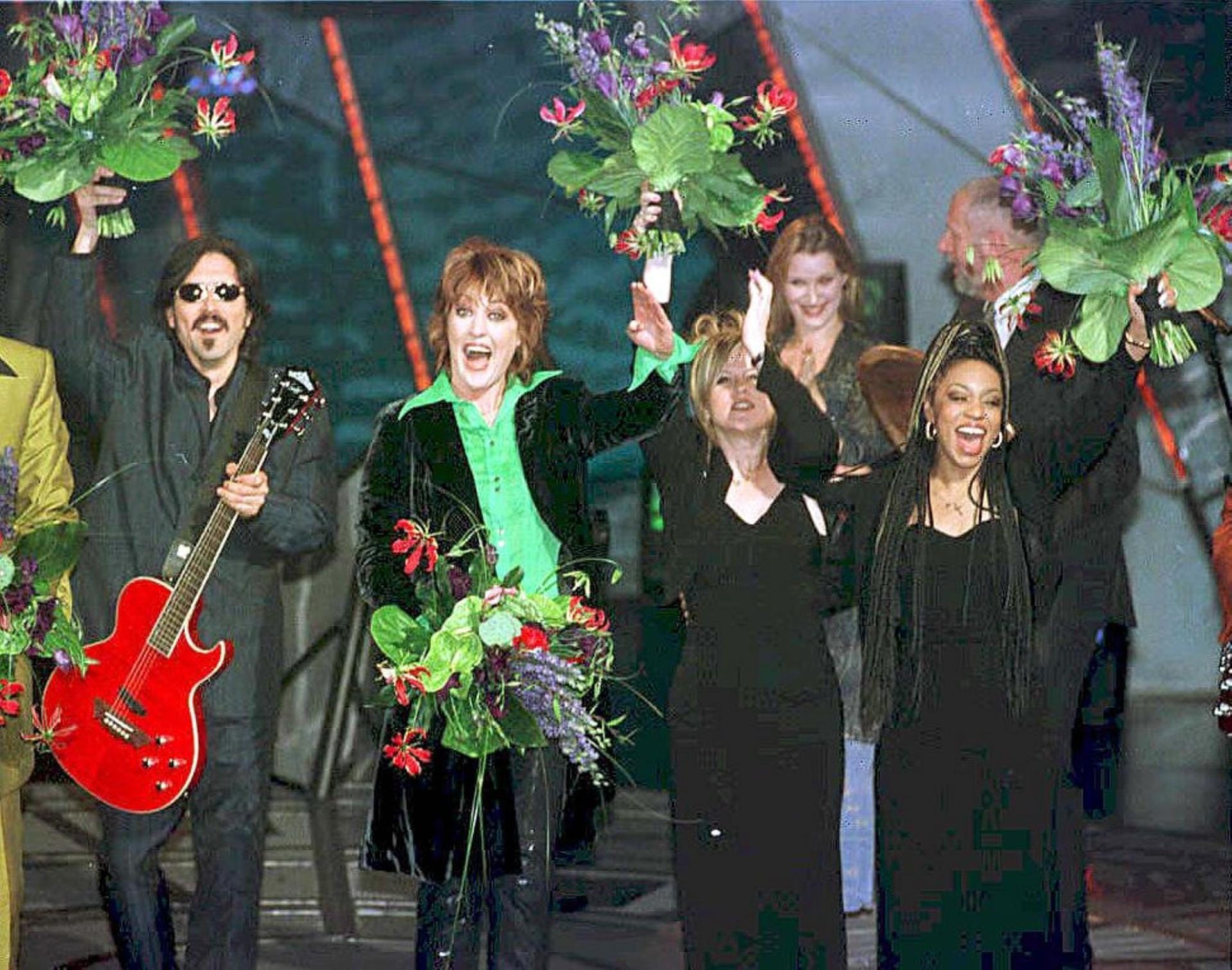 Die britische Band Katrina & The Waves gewann 1997 mit "Love Shine Again".