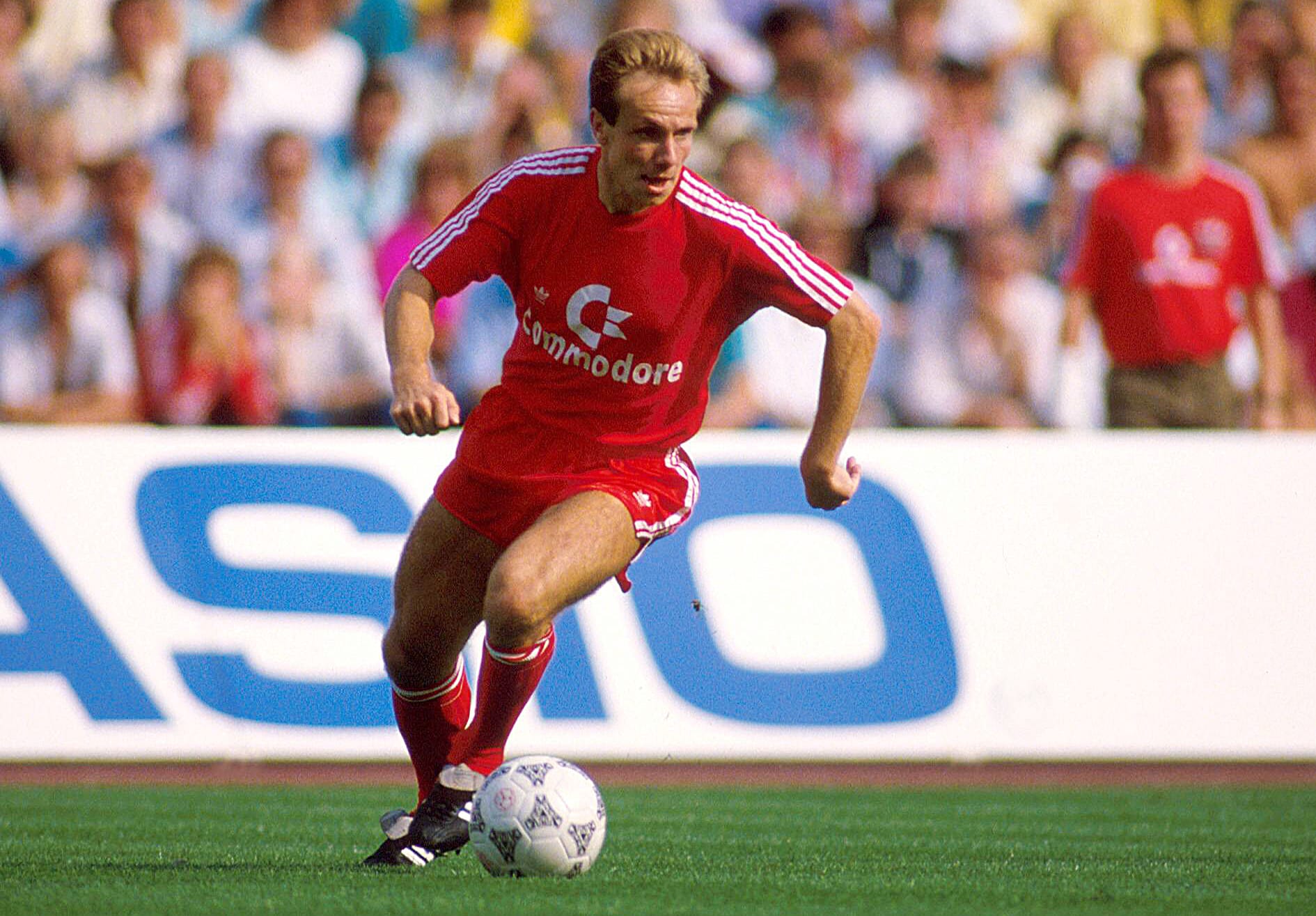 Die erste Vorführung im Wechseltheater von Dortmund und Bayern ging 1988 über die Bühne. Damals ging Michael Rummenigge nach sieben Jahren in München zum BVB (Ablöse unbekannt). Dort gewann der kleine Bruder von Karl-Heinz im ersten Jahr den DFB-Pokal und wurde später sogar Spielführer.