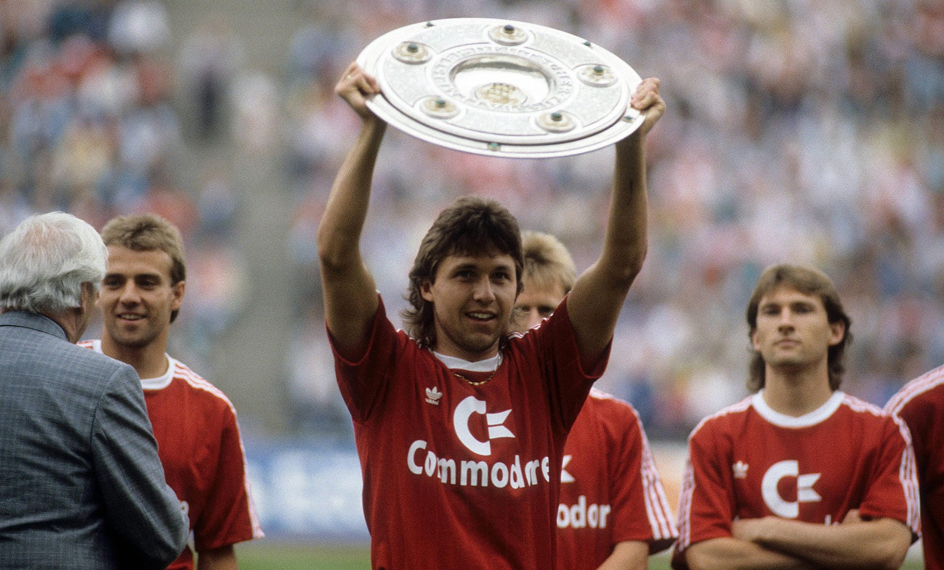 Bereits ein Jahr nach dem Rummenigge-Wechsel fand ein zweiter FCB-Profi den Weg nach Dortmund. Jürgen Wegmann verabschiedete sich mit der Meisterschale aus München und kehrte zur Borussia zurück (Ablöse unbekannt), wo er schon von 1984 bis 1986 angeheuert hatte.