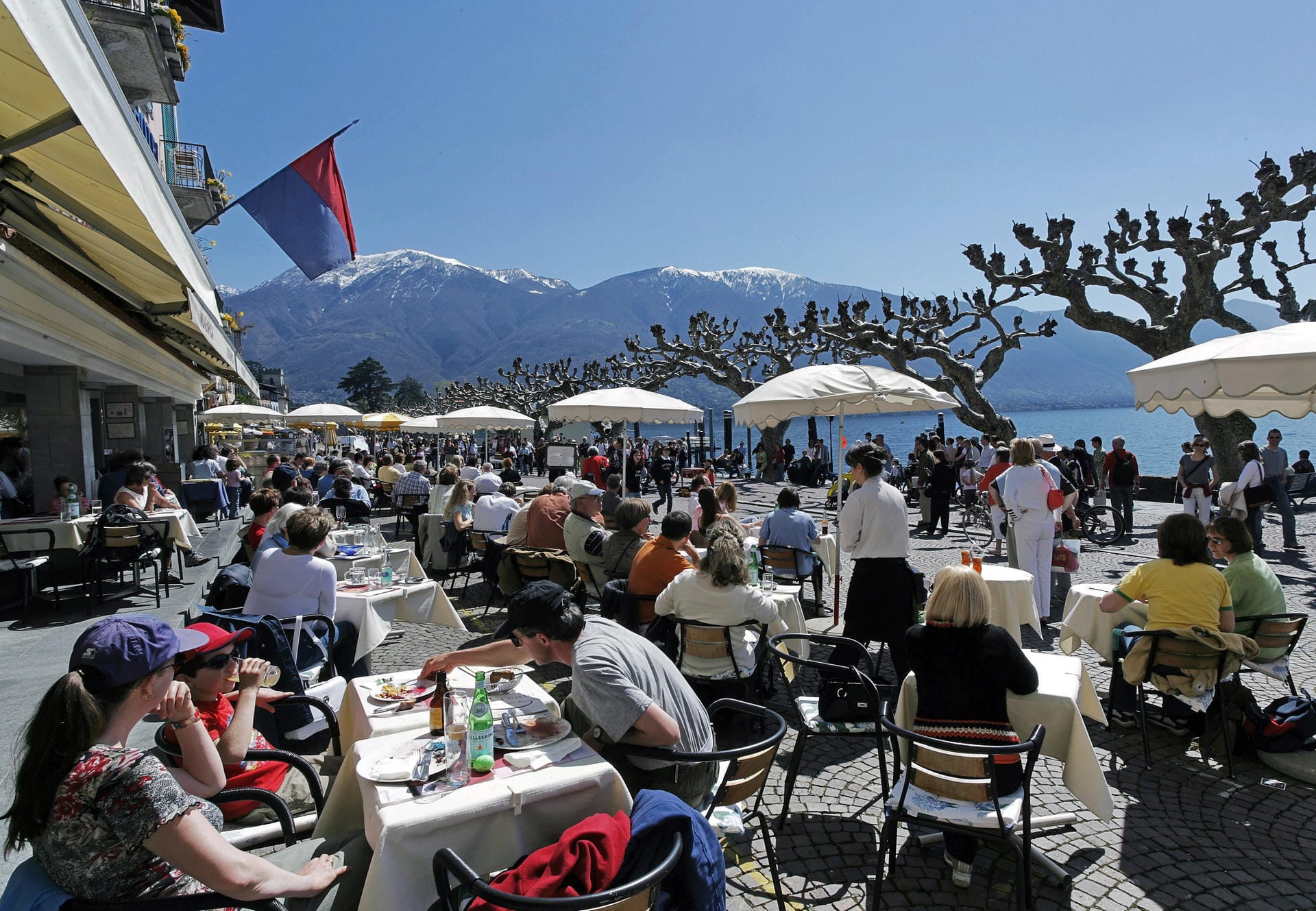 Südliches Flair - in Ascona freuen sich die Menschen über viele Sonnenstunden.
