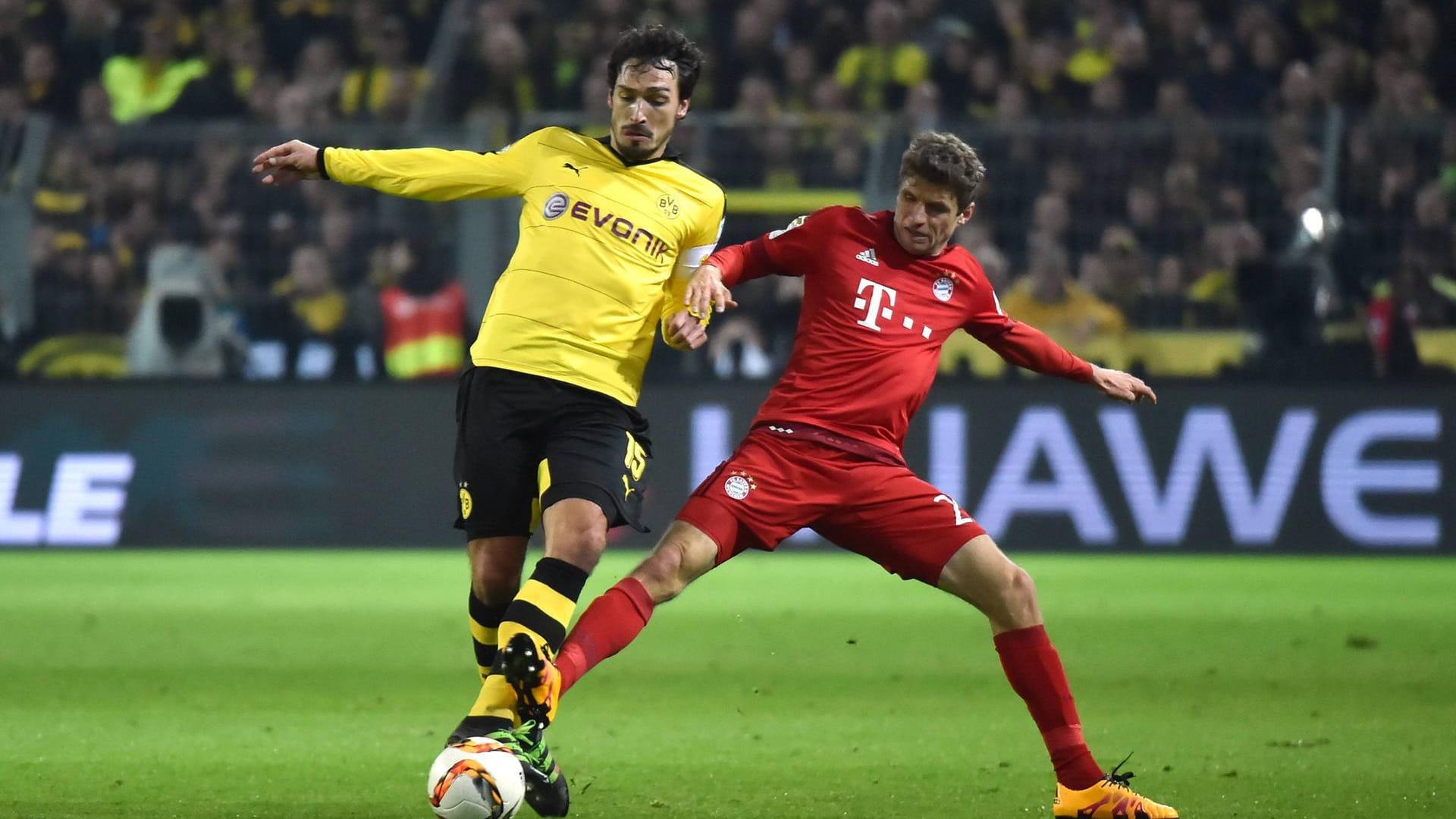 Mats Hummels (li.) und Thomas Müller sind in der nächsten Saison Teamkollegen beim FC Bayern. Mats Hummels (li.) und Thomas Müller sind in der nächsten Saison Teamkollegen beim FC Bayern.