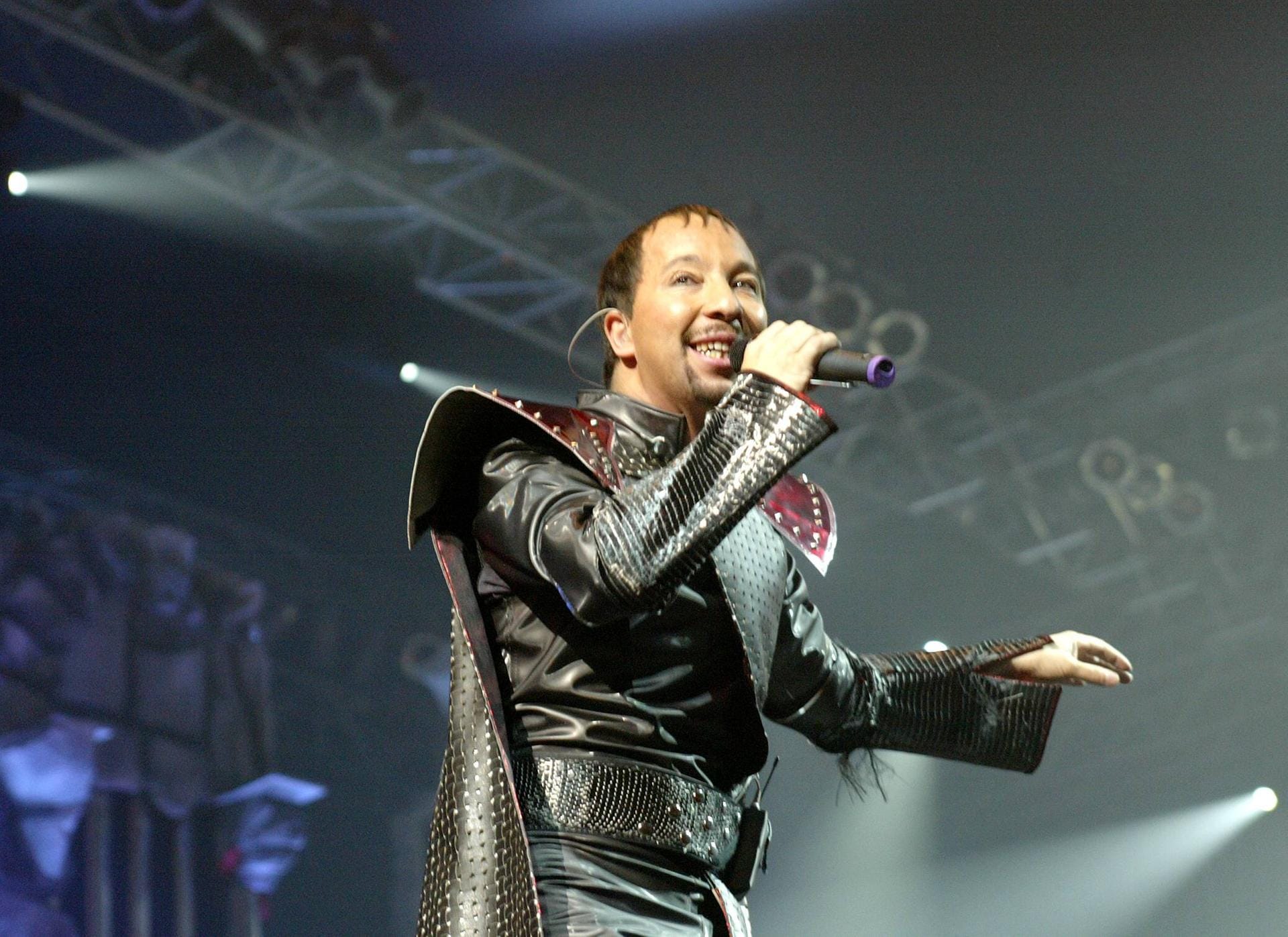 2007 erlebte der Schweizer Erfolgs-Produzent DJ Bobo eine bittere Enttäuschung. Mit "Vampires Are Alive" schied er bereits im Halbfinale aus.