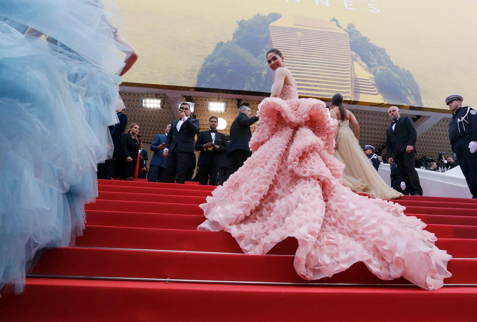 Den für Cannes typischen Glamourfaktor zeigte vor allem Schauspielerin Araya A. Hargate in dieser voluminösen Robe in Rosé.