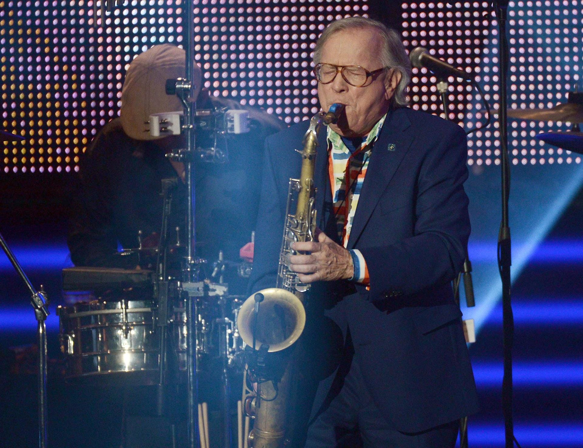 Seit Jahrzehnten prägt Klaus Doldinger die deutsche Jazz-Musik. Hier spielt er 2014 bei der Verleihung der Grimme-Preise 2014 in Marl. Am 12. Mai wurde der Künstler 80 Jahre alt.