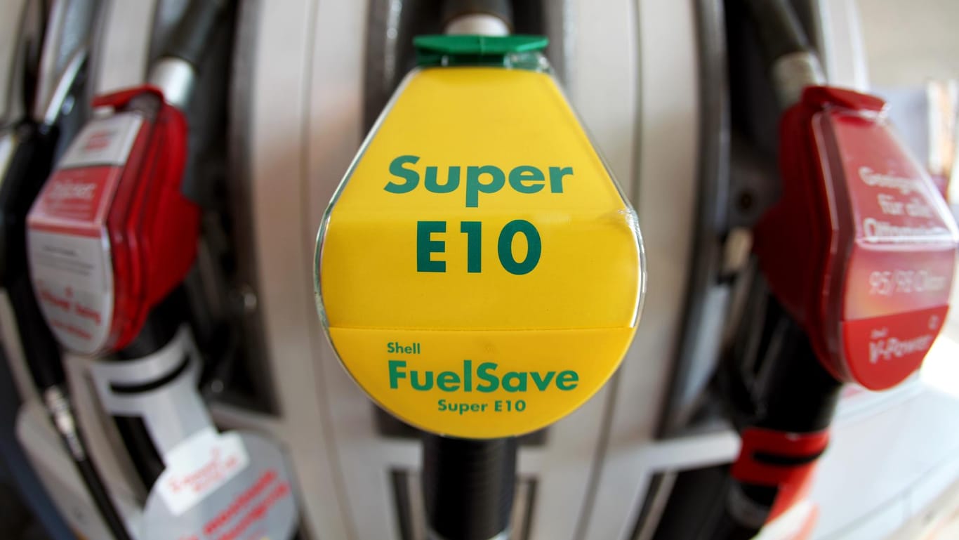 E10: Den Zapfhahn mit dem Bio-Kraftstoff E10 nehmen deutsche Autofahrer nur selten in die Hand.