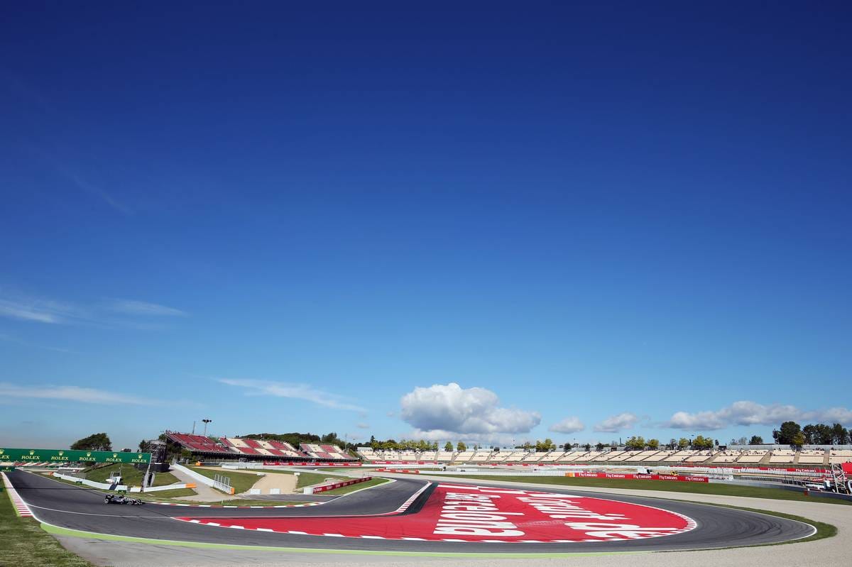 Lewis Hamilton unterwegs auf dem Cicuit de Catalunya in Spanien.